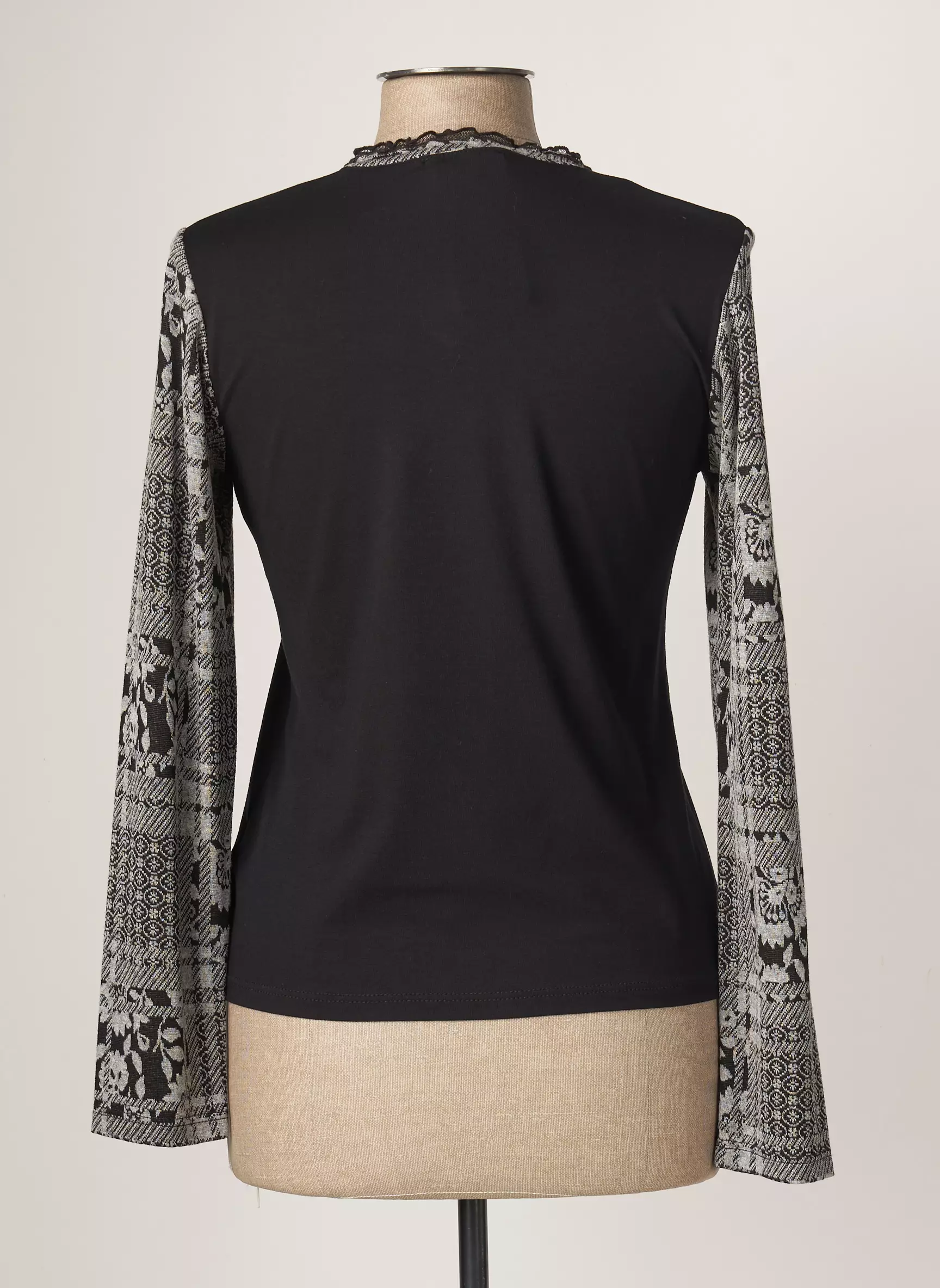 Guy Dubouis Tshirts Femme couleur noir