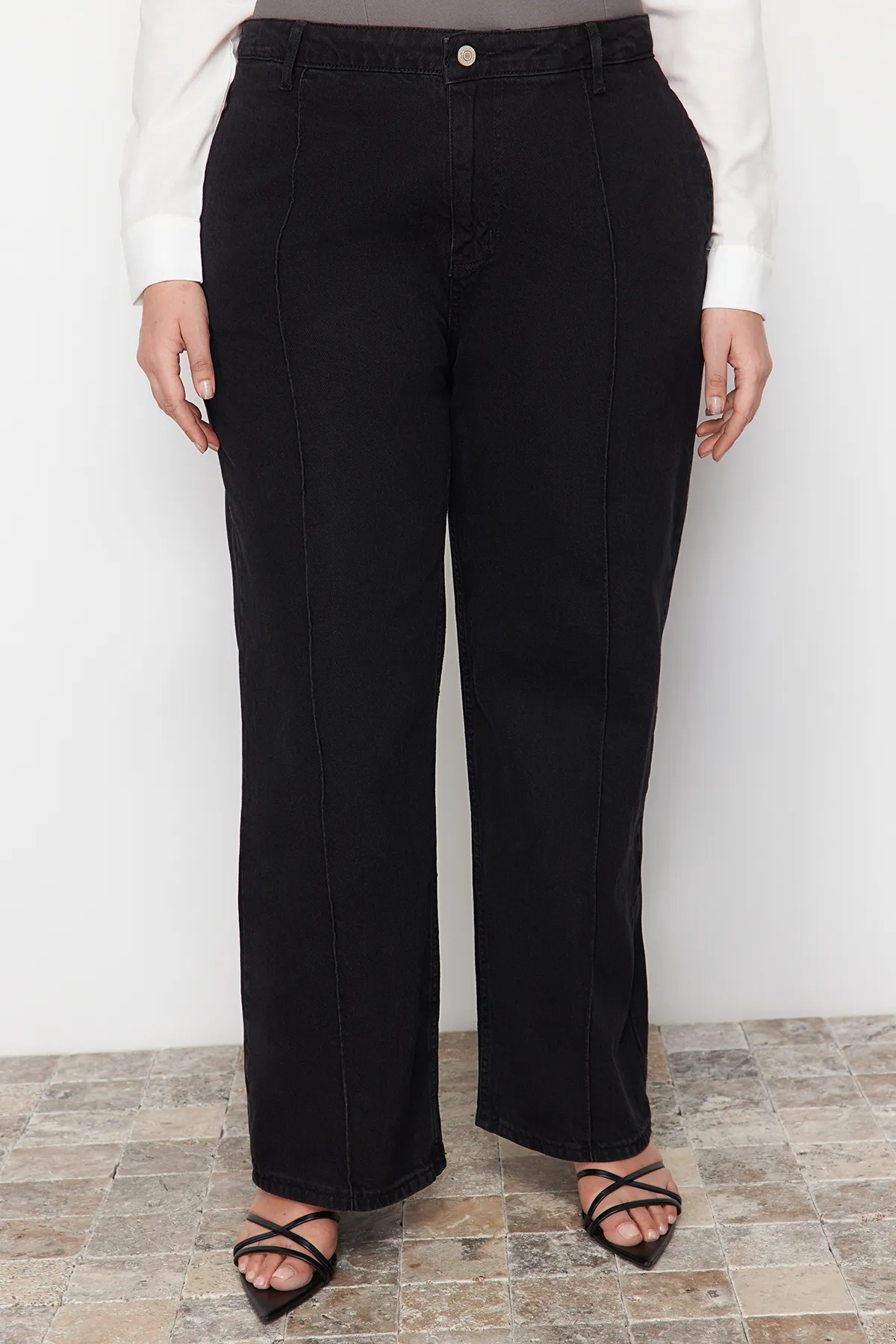 Trendyol Curve  Anthrazitfarbene, gerippte, weit geschnittene Jeans mit hoher Taille TBBAW23CJ00013