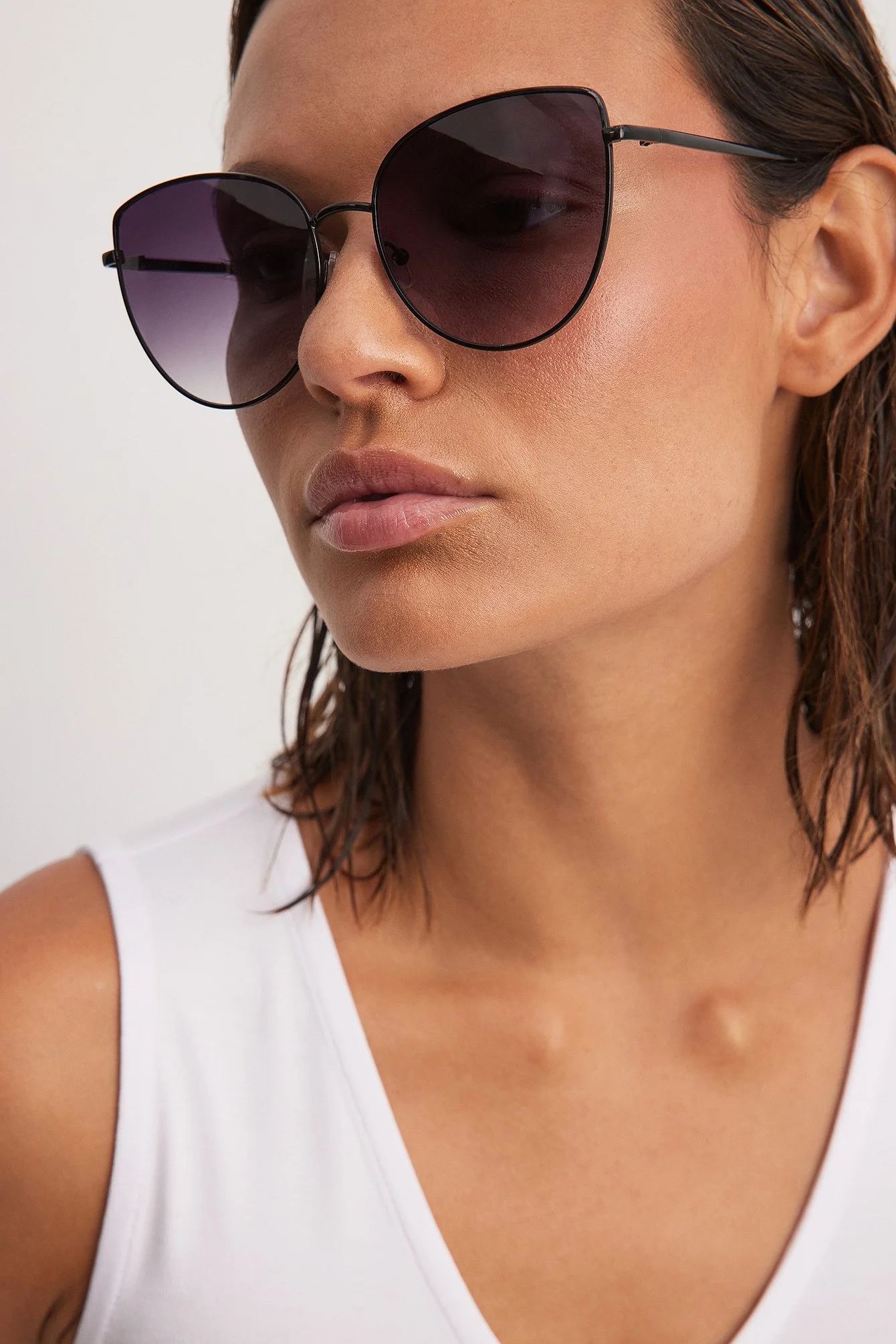 Große Cateye-Sonnenbrille mit feinem Rahmen