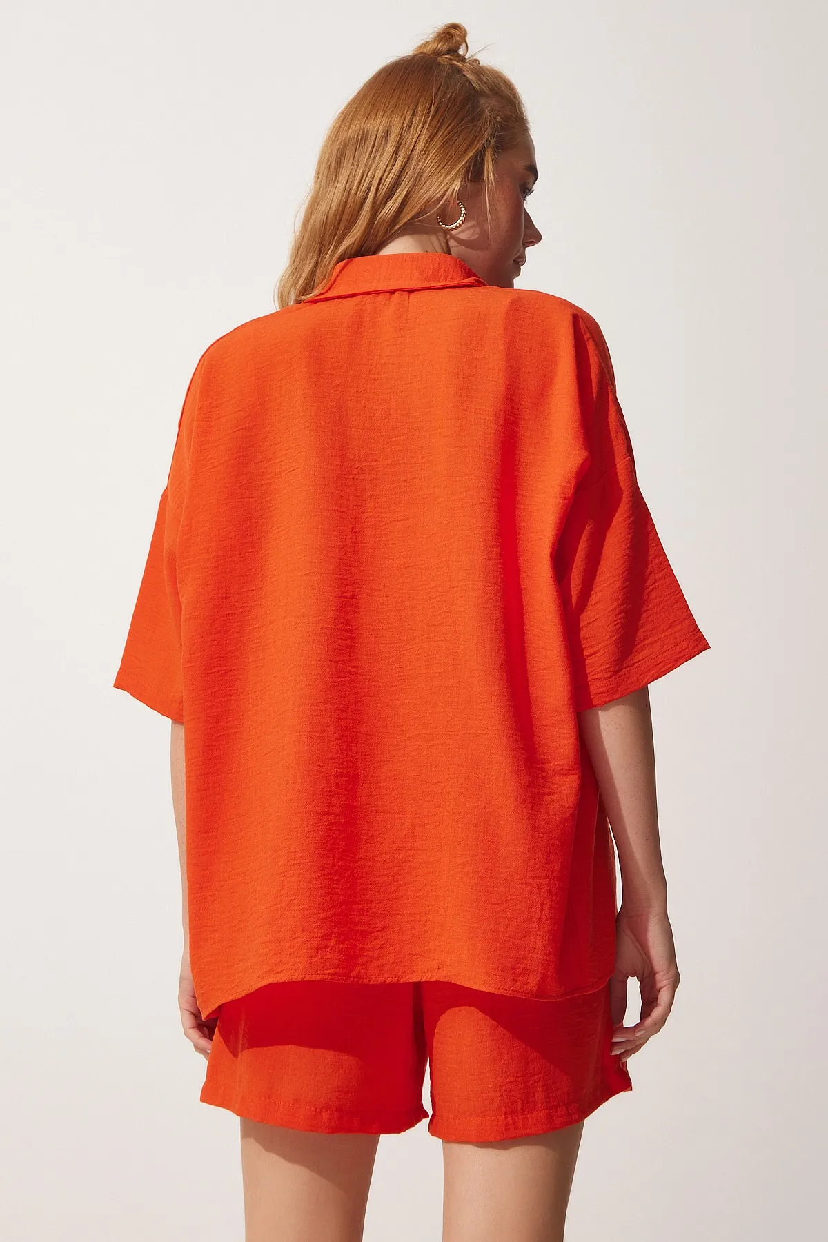 Happiness İstanbul  Oranges Sommer-Set aus Leinenhemd und Shorts für Damen CI00082