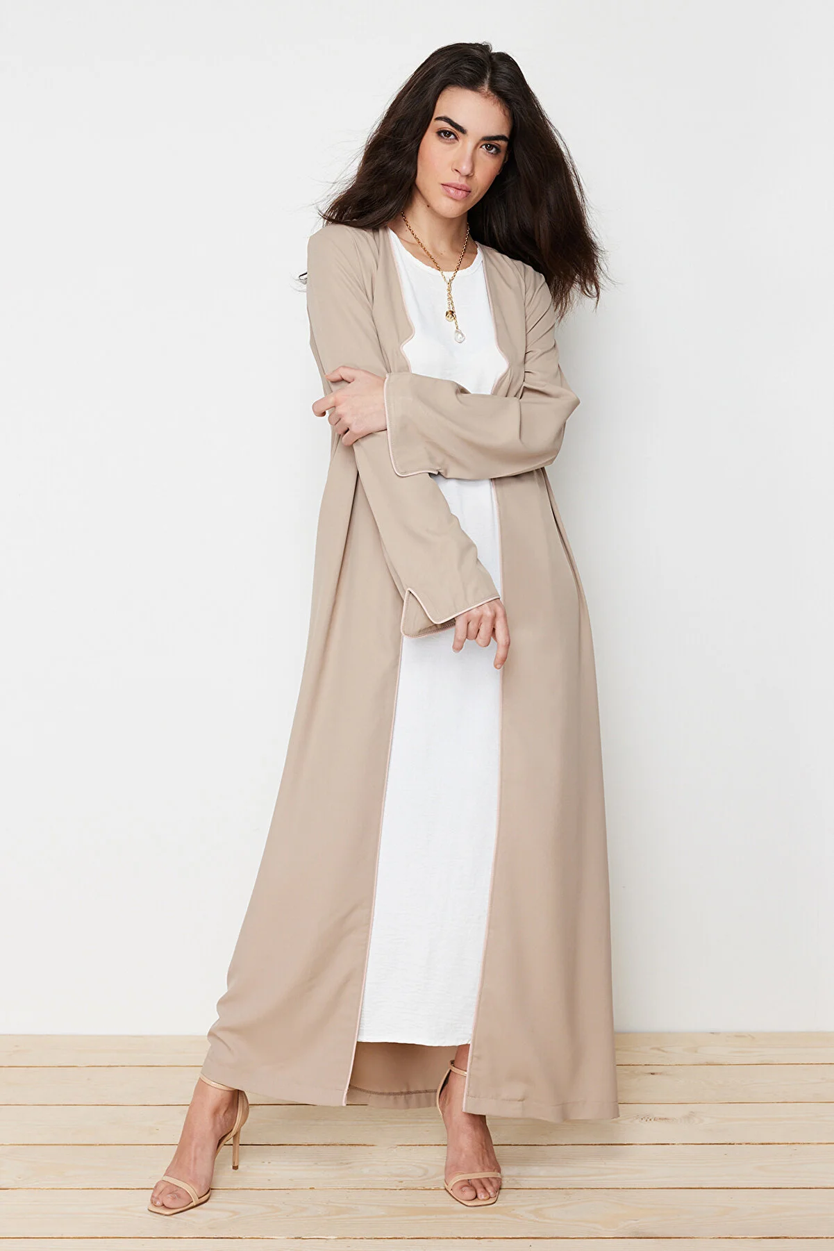 Trendyol Modest  Lange gewebte Aerobin-Kappe mit Steinpaspelierung & Ferace & Abaya TCTSS24KF00012