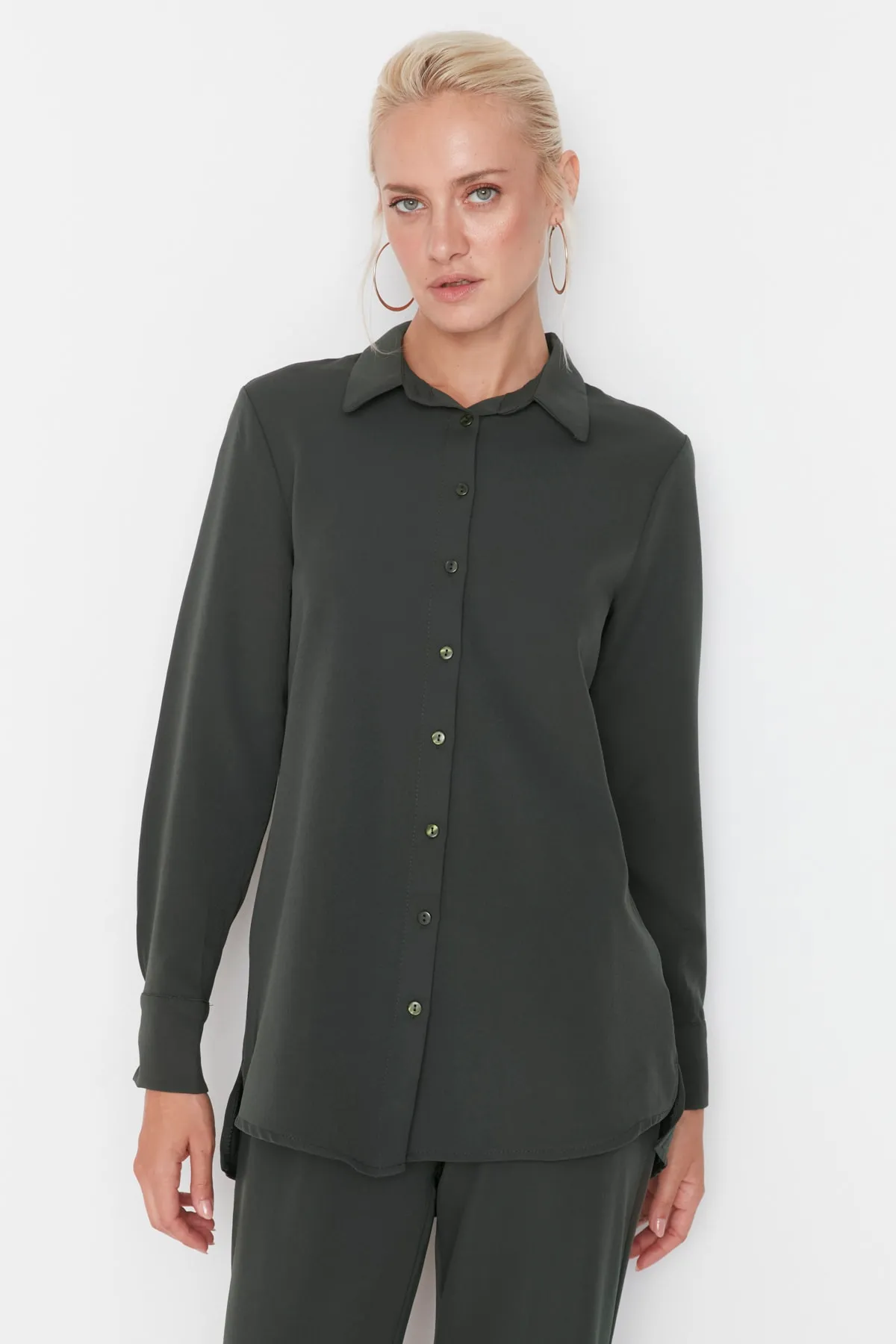 Trendyol Modest  Dunkelkhakifarbenes Hemd-Hosen-Gewebeset TCTAW23US00112