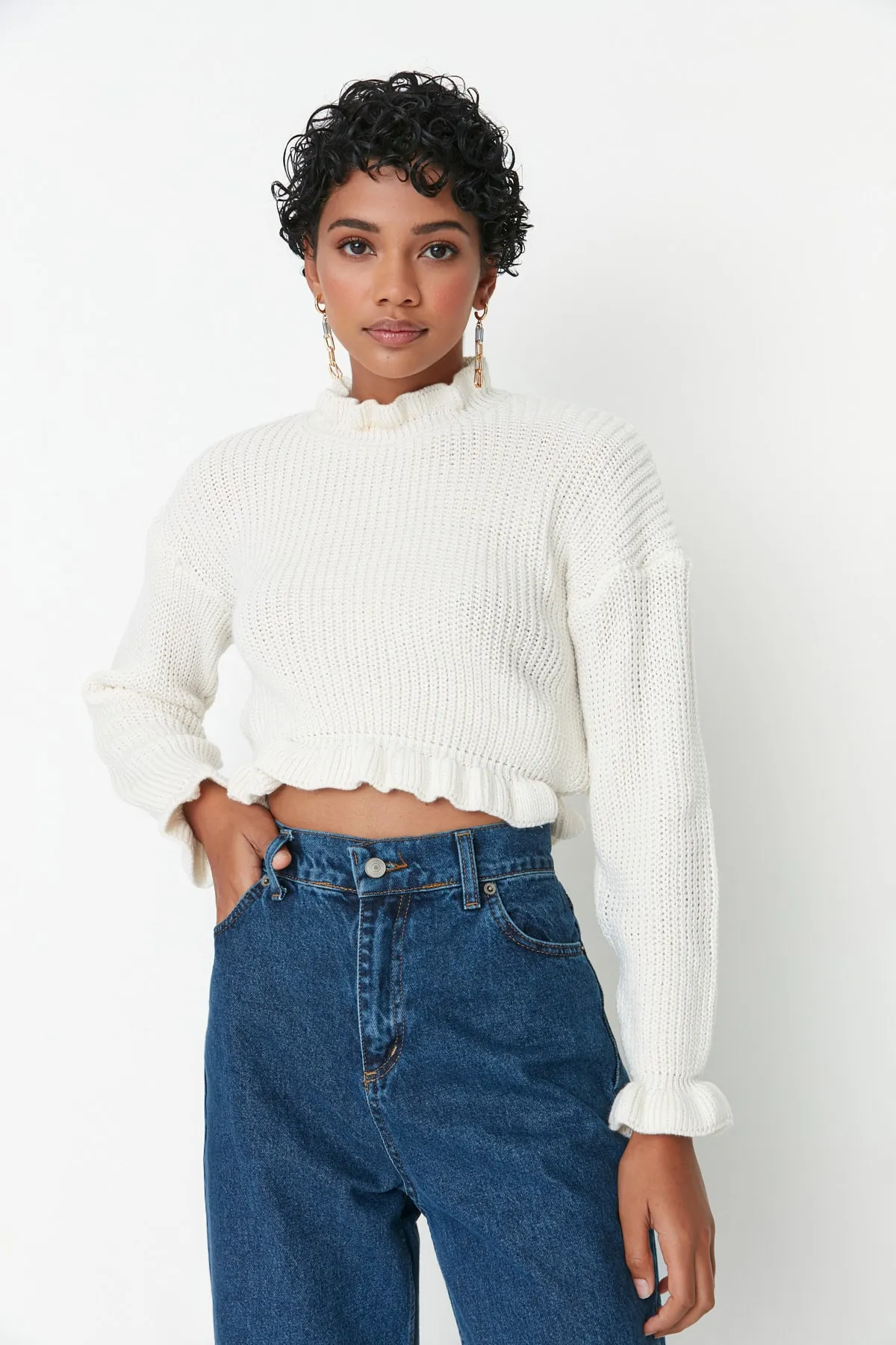 Trendyol Collection  Kurzer Strickpullover in Ecru TWOAW22KZ0530