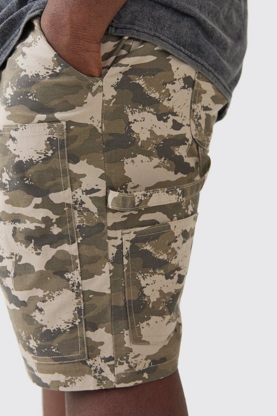 Plus Camouflage Twill Cargo-Shorts