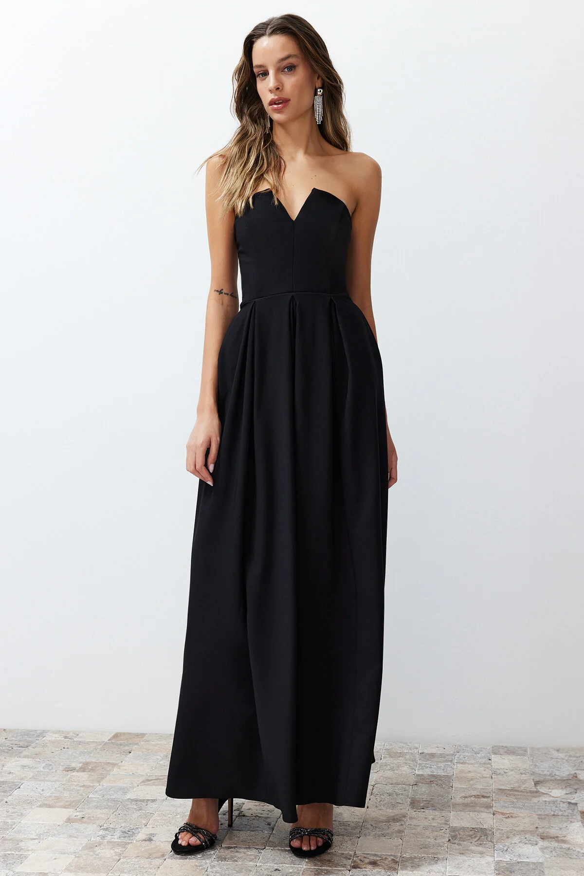 Trendyol Collection  Schwarzes gewebtes langes Abendkleid TPRSS24AE00118