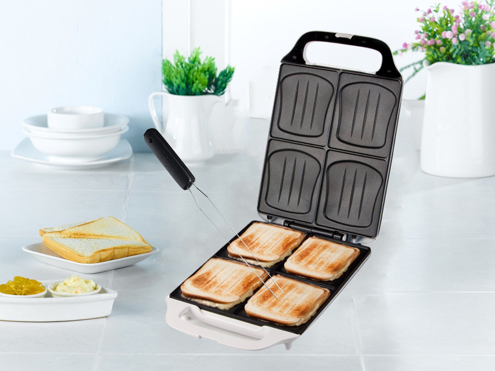 Domo Sandwichmaker, 1800 W, 4er Toaster XXL Snack Panini-Maker & Gabel extra tief große Toasties