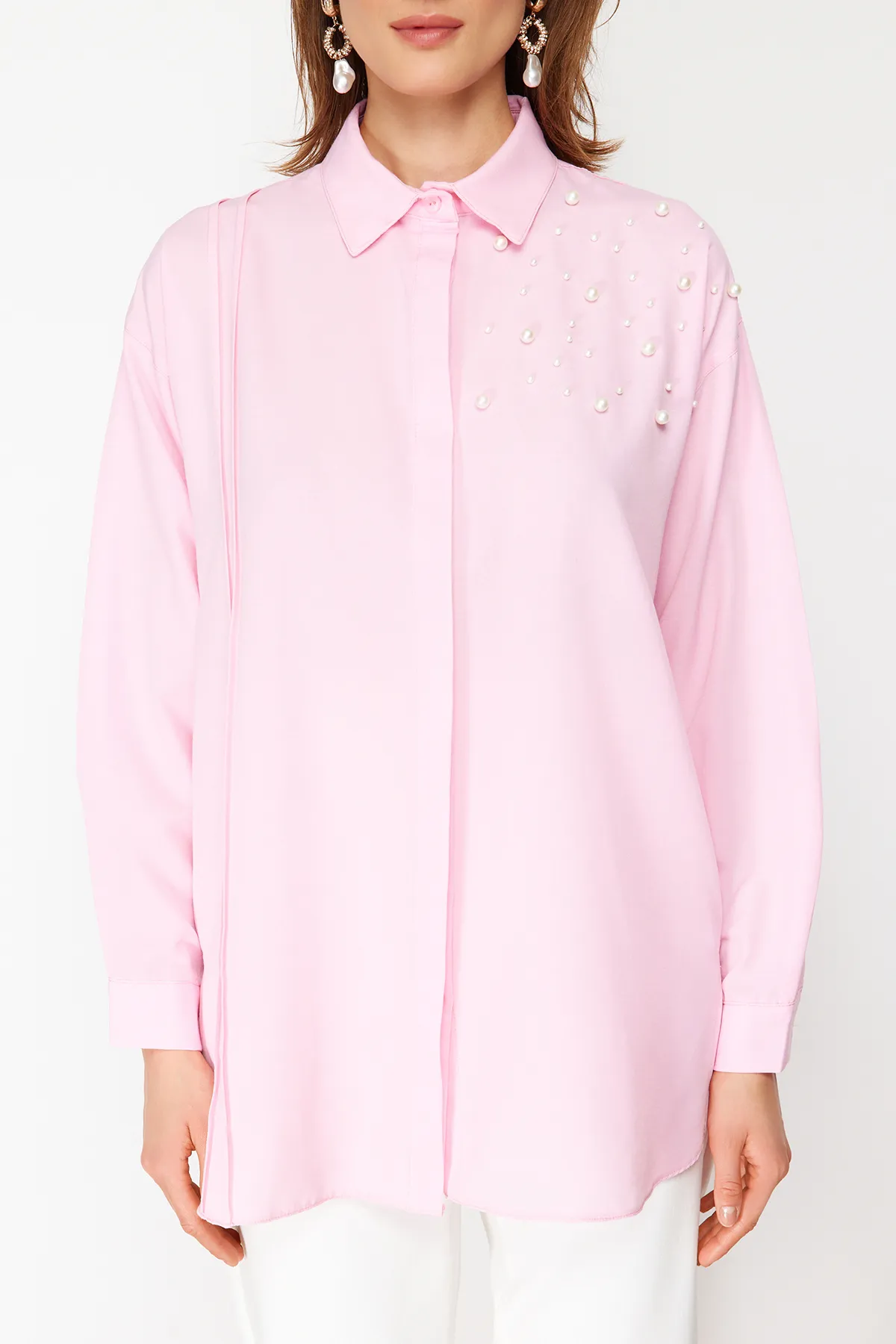 Trendyol Modest  Rosa Hemd aus gewebter Baumwolle mit Perlendetail TCTSS24TG00032