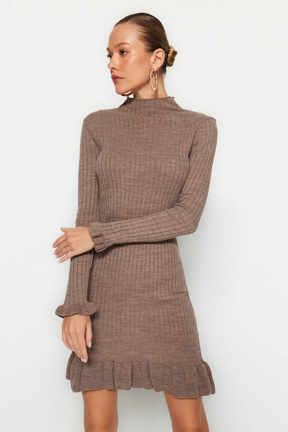 Trendyol Collection  Nerz, schlichter Mini-Stehkragen TWOAW24EL00468