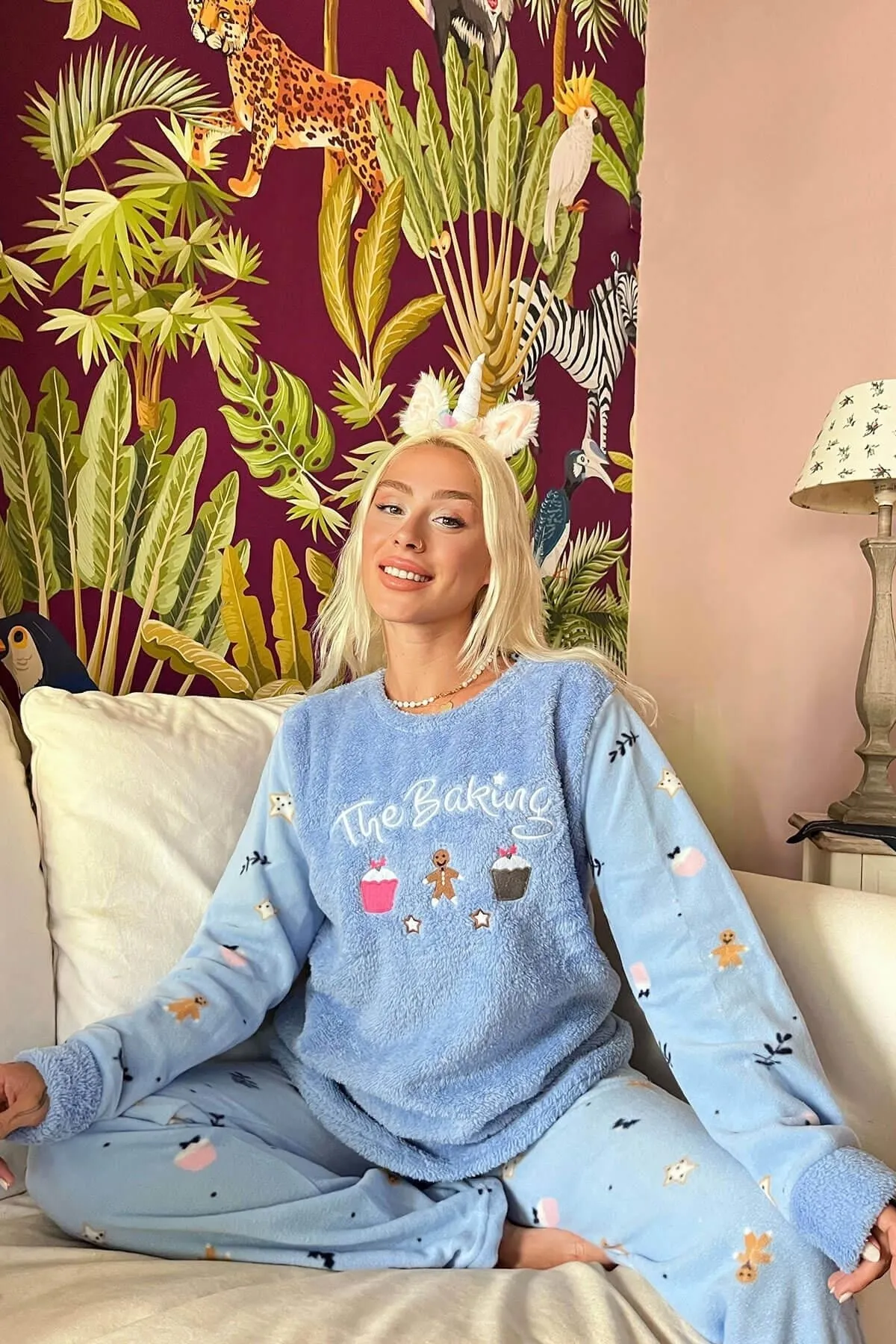 Pijamaevi  Blaues, gemustertes Plüsch-Pyjama-Set für Damen