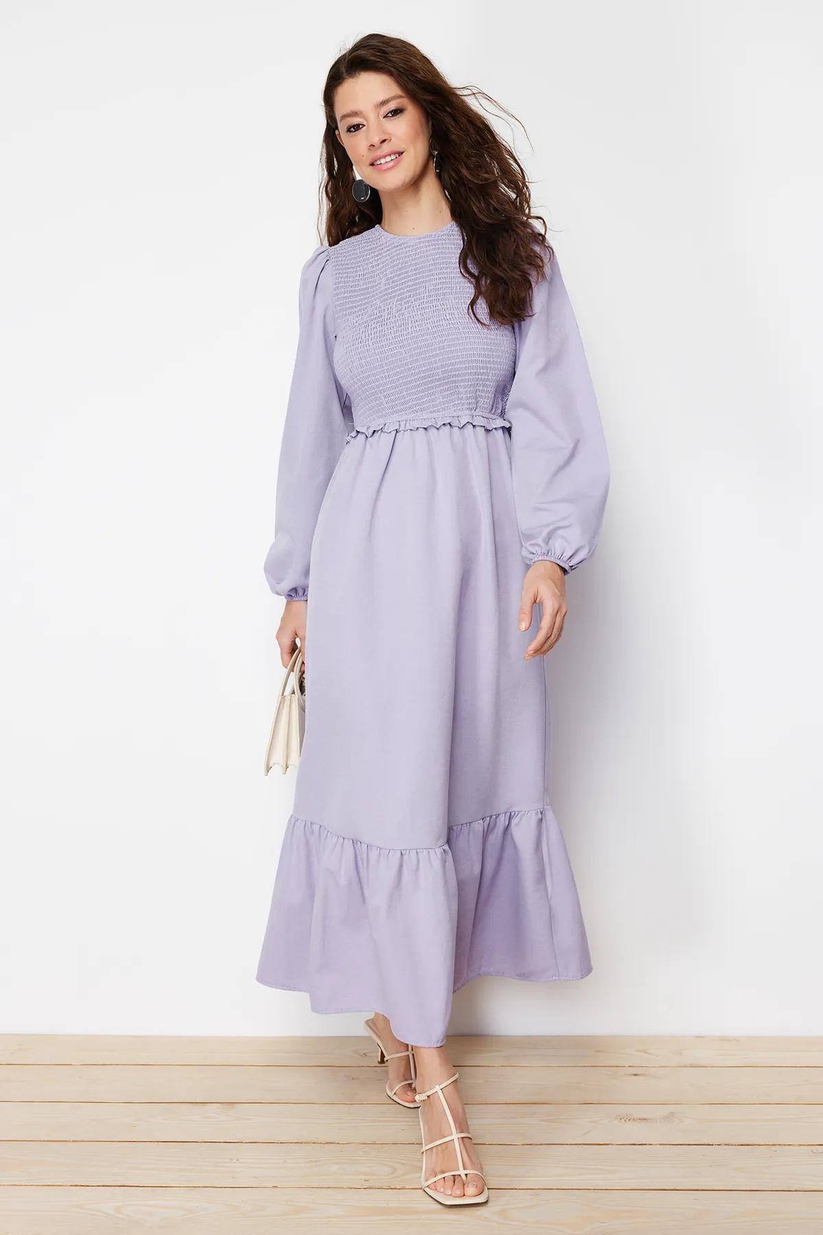 Trendyol Modest  Lilafarbenes, detailliertes Gipe-Webkleid mit Rundhalsausschnitt TCTAW22EB0109