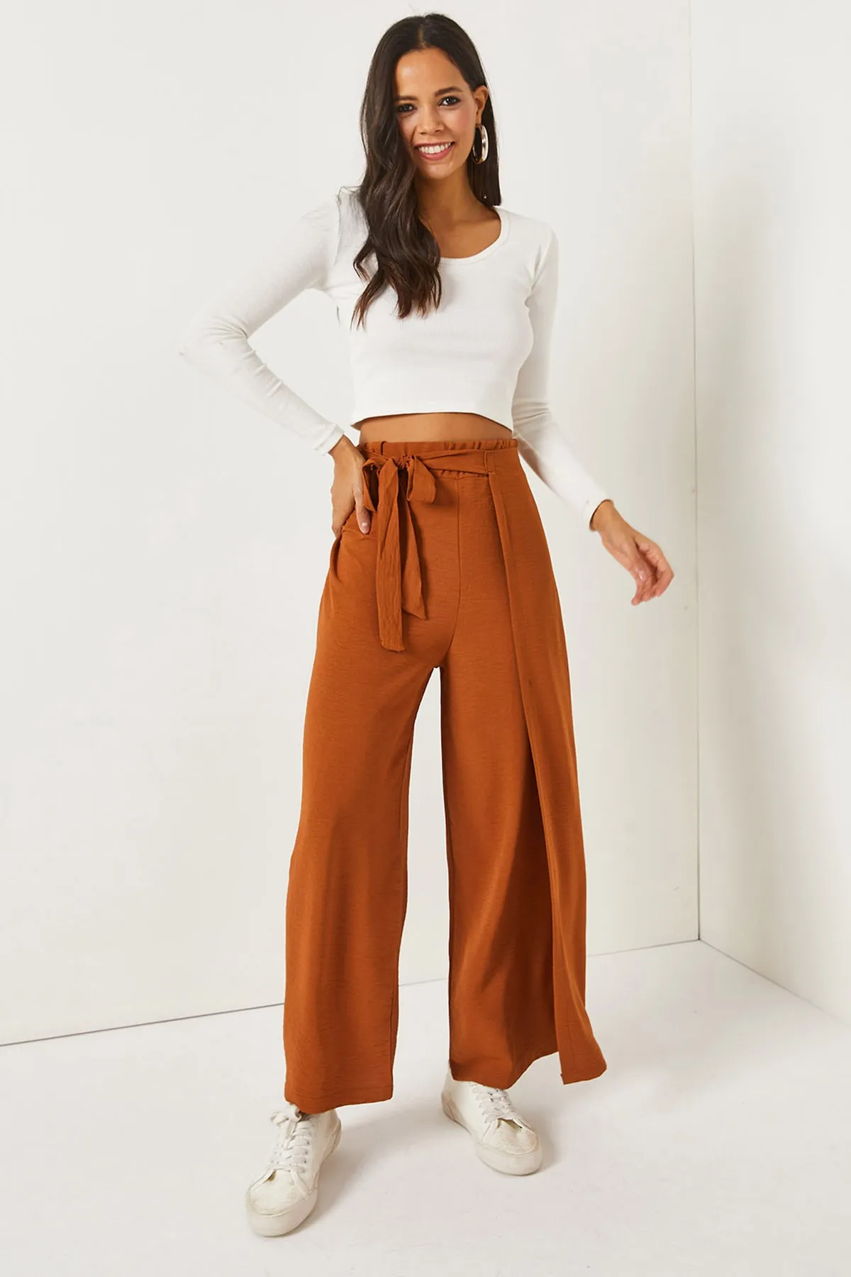 Olalook  Hellbraune Palazzo-Hose mit Bindedetail und Wickeloptik PNT-19000199