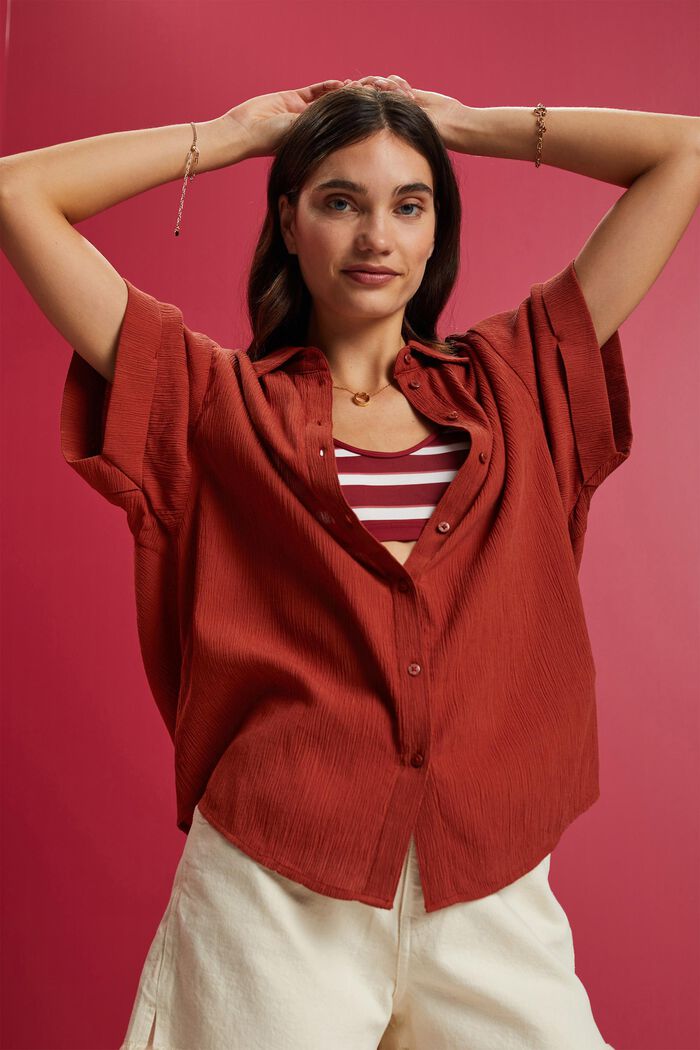 Oversize Hemdbluse in Crinkle-Optik