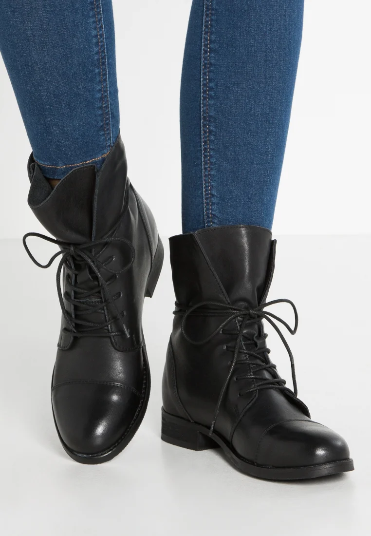 Botines con cordones Zign