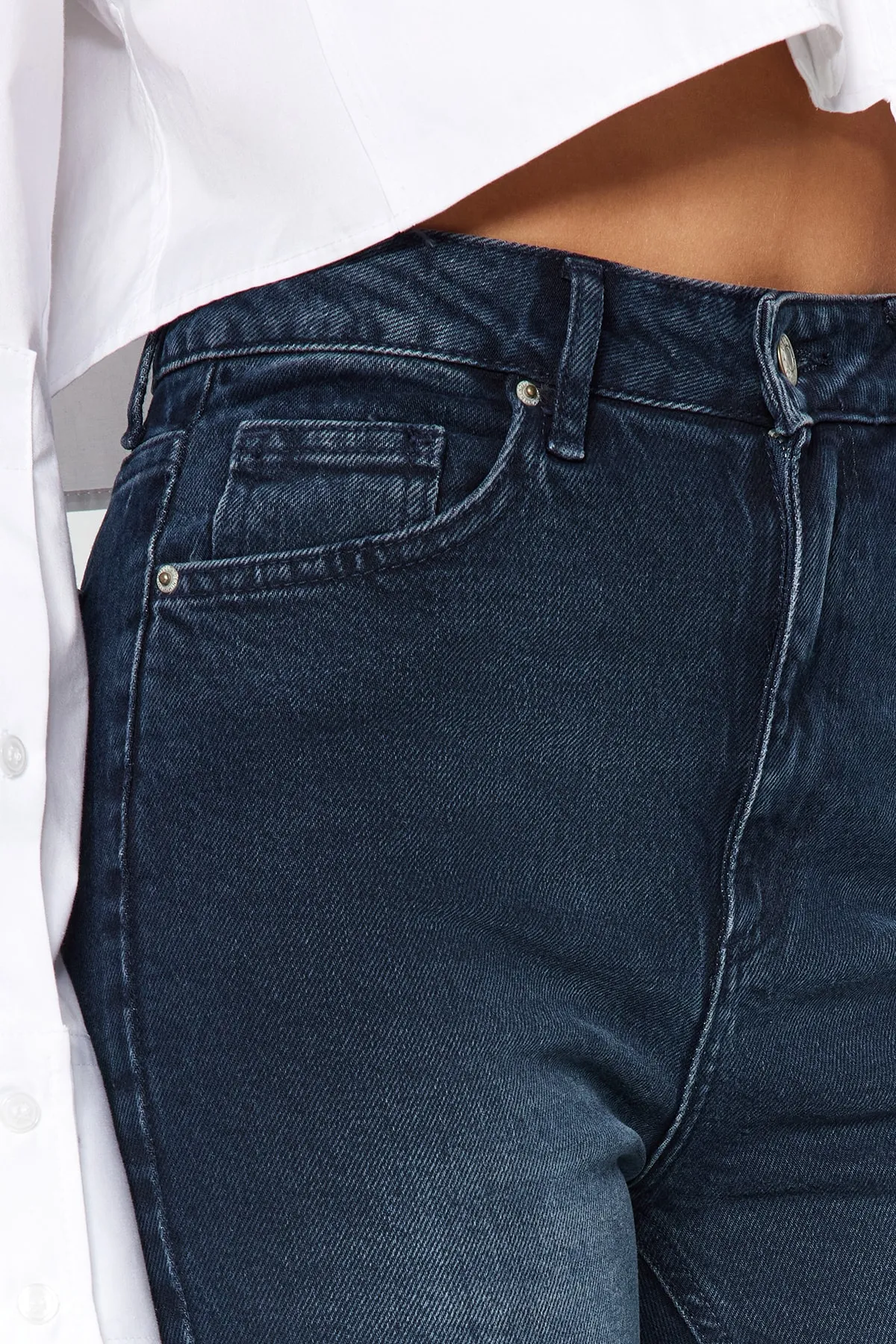 Trendyol Collection  Mitternachtsblaue bequeme gerade Jeans mit hoher Taille TWOAW24JE00091