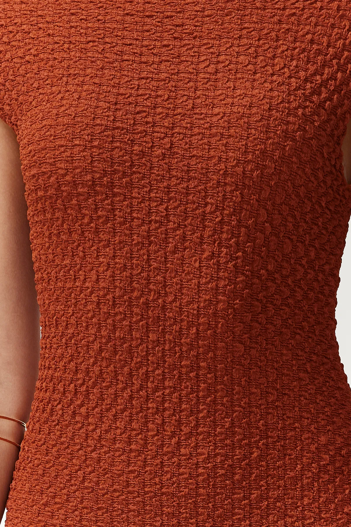 Trendyol Collection  Figurbetontes, figurbetontes Midi-Bleistiftkleid aus dehnbarem Strick mit Mondärmeln aus Stoff mit Fliesenstruktur TWOSS24EL00103