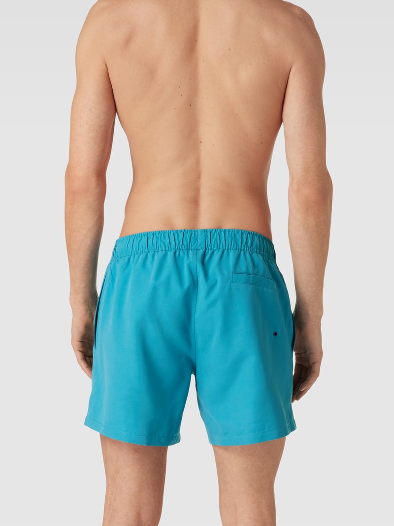 Badehose mit Label-Patch in türkis
