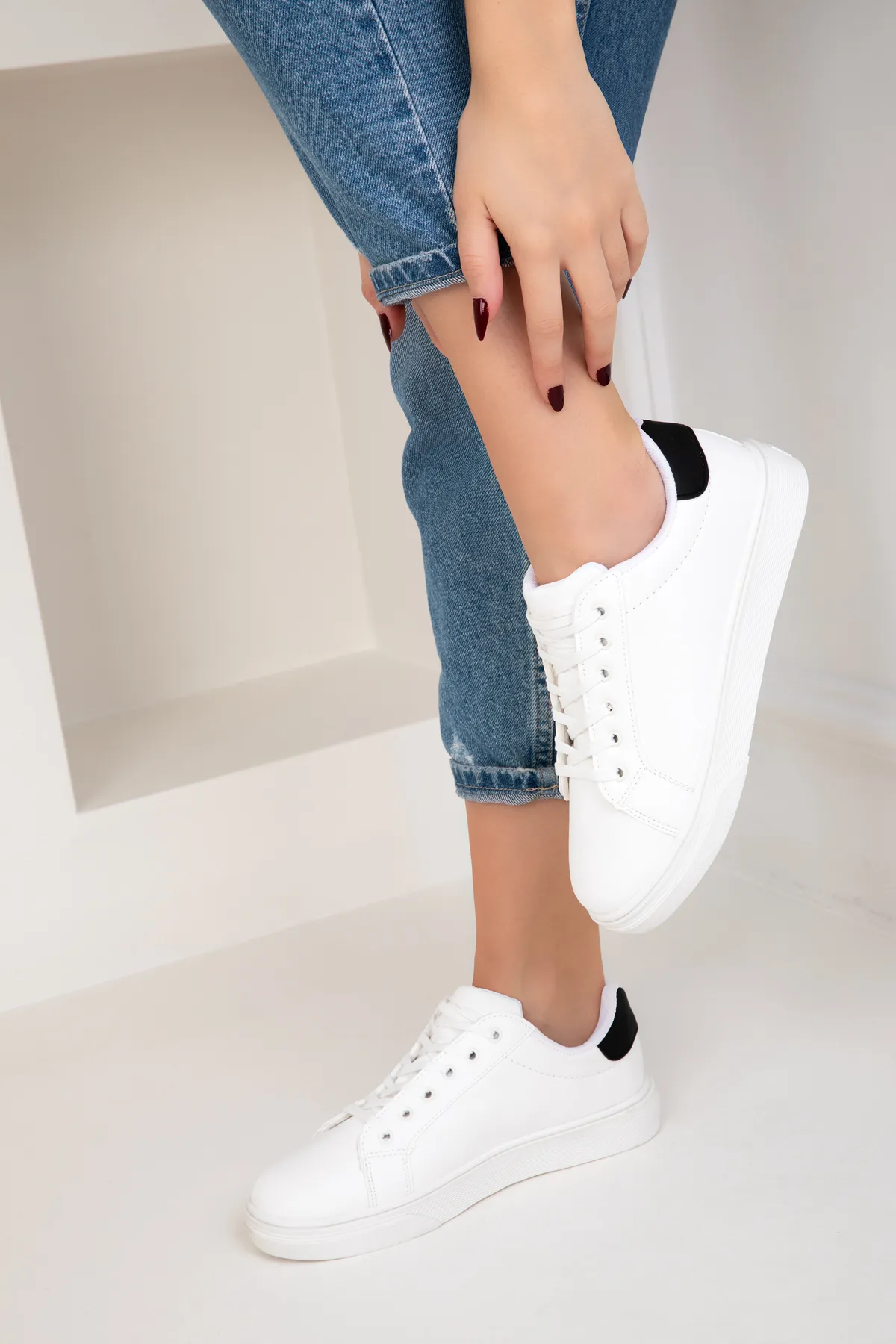 SOHO  Weiß-Schwarze Damen Sneaker 14395