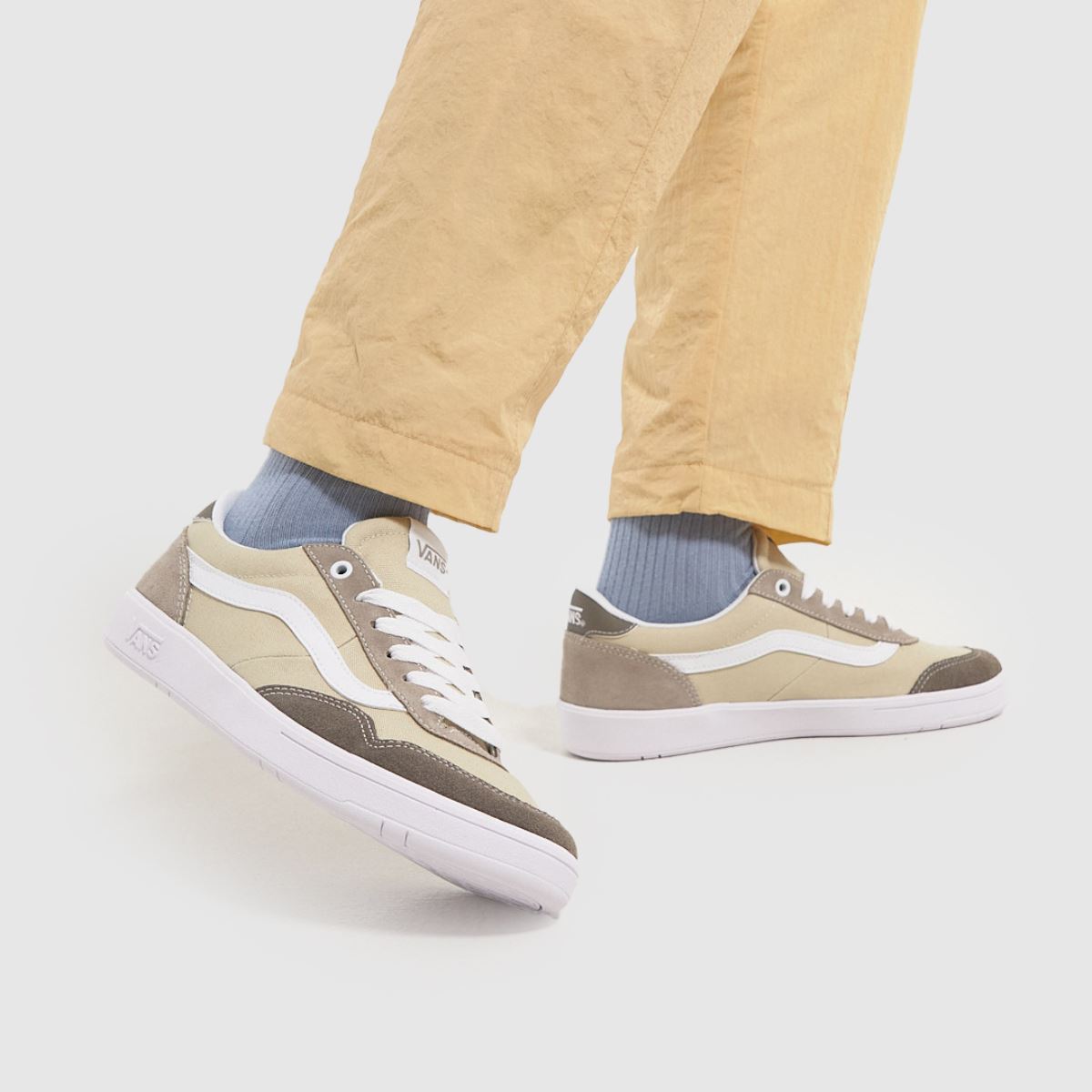 Vans – Cruze – Too comfortable – Vita, flerfärgade sneakers
