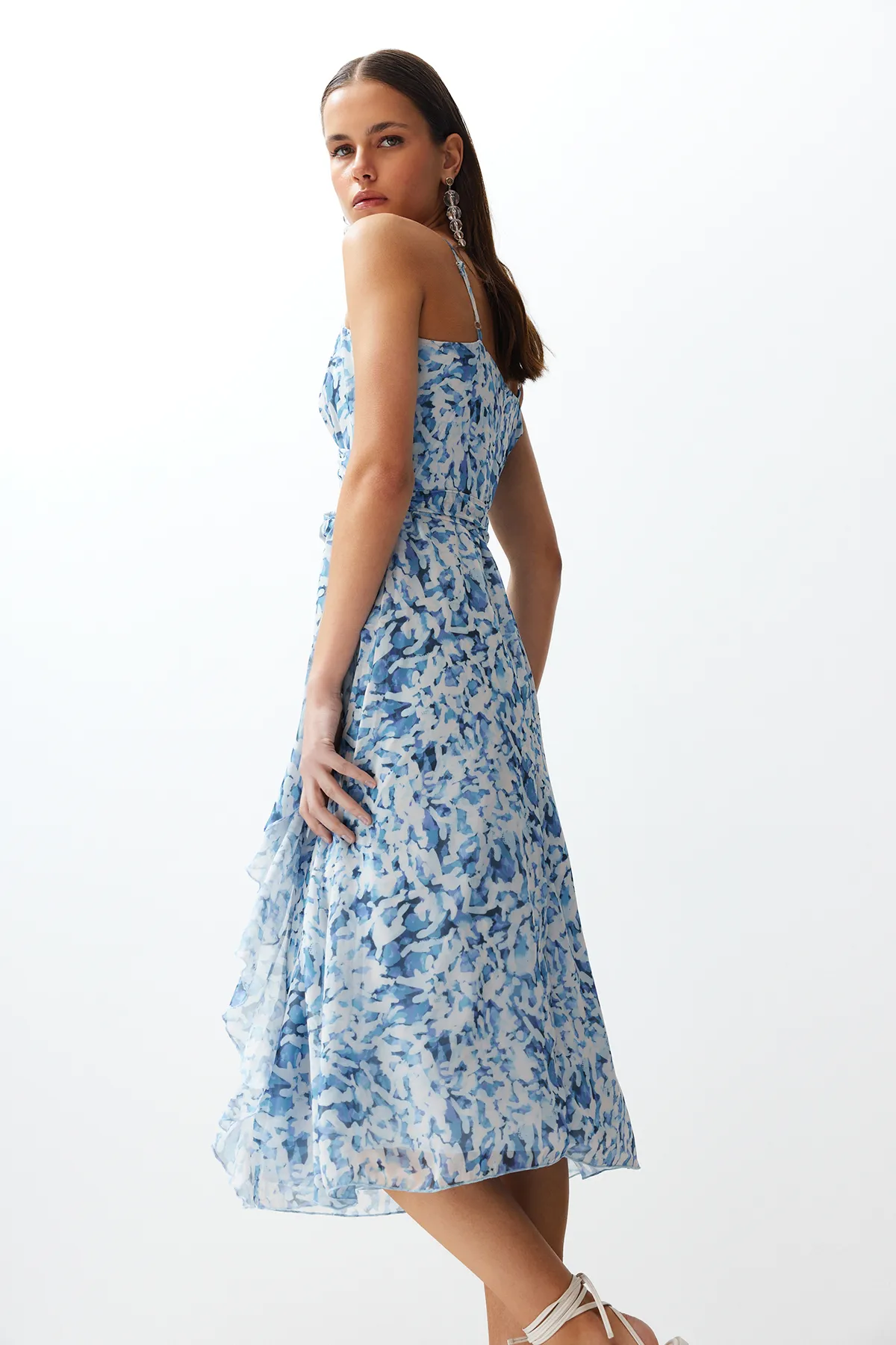Trendyol Collection  Blauer Rock mit Tiermuster, Volants, Chiffon-gefüttertes Midi-Webkleid TWOSS24EL00536