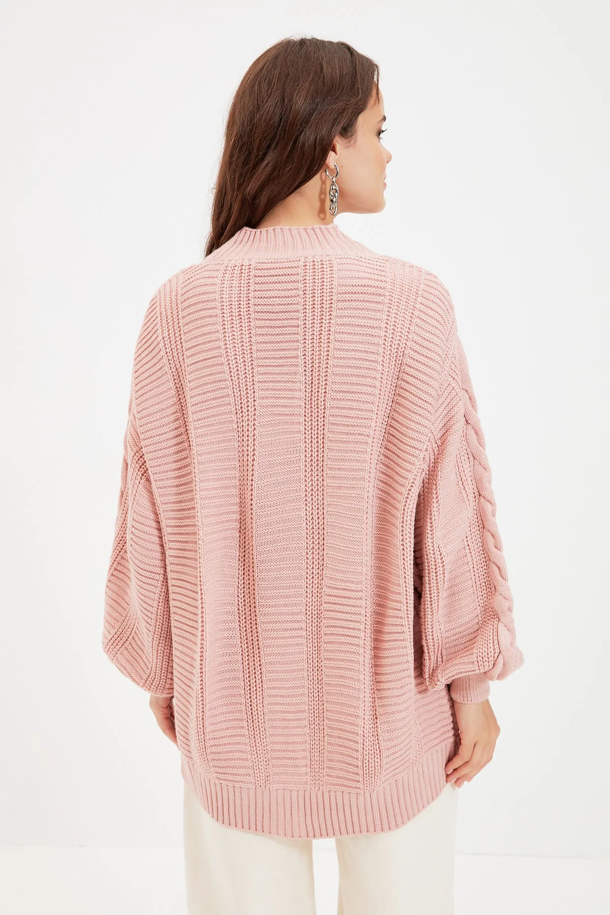 Trendyol Modest  Puderfarbener, geflochtener, locker geschnittener Strick-Cardigan TCTAW22TH0002