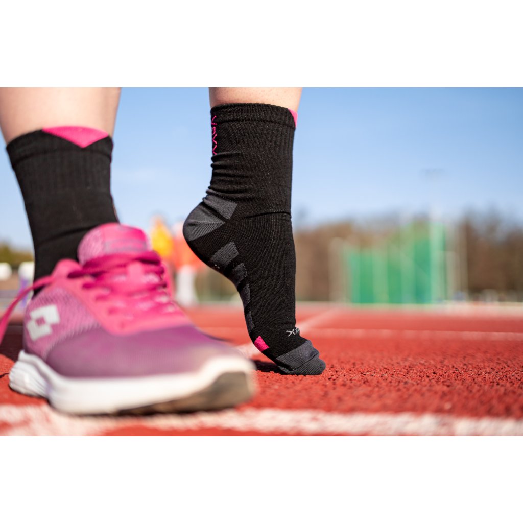 Voxx Gastl schwarz mit rosa Socken