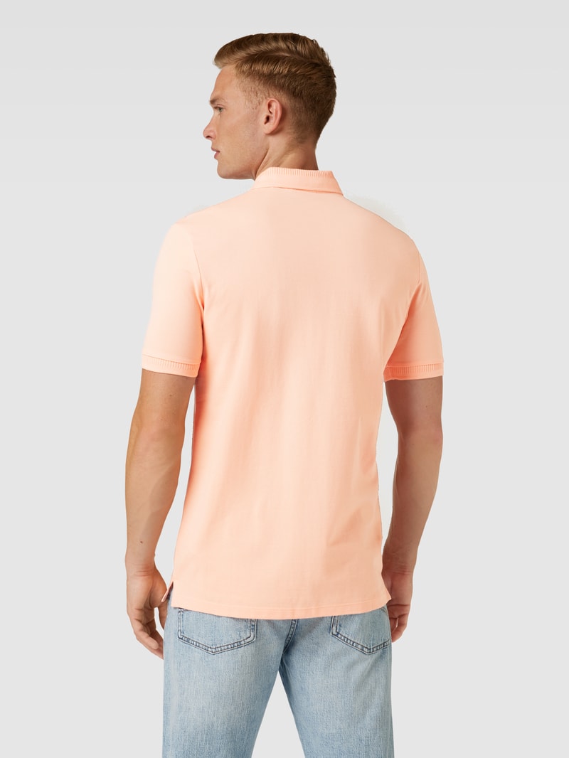 Poloshirt mit Label-Patch Modell 'Dereso' in apricot