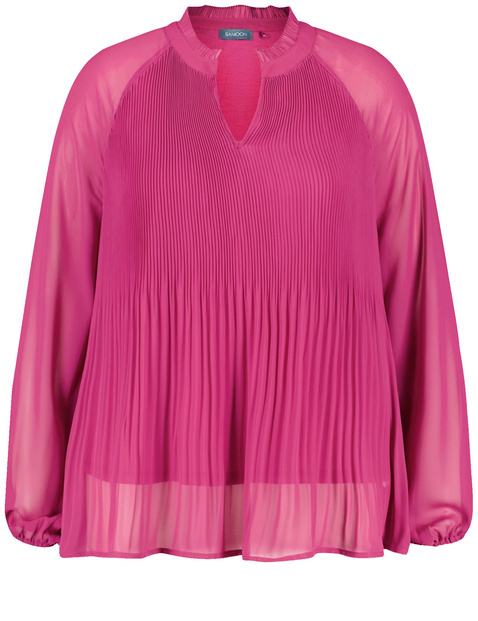 Ausgestellte Plisseebluse