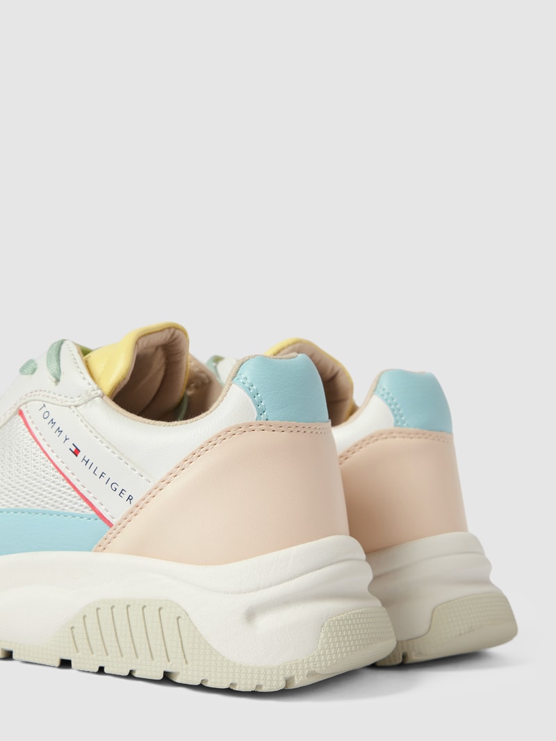 Sneaker mit Label-Details Modell 'DAPHNE' in weiß