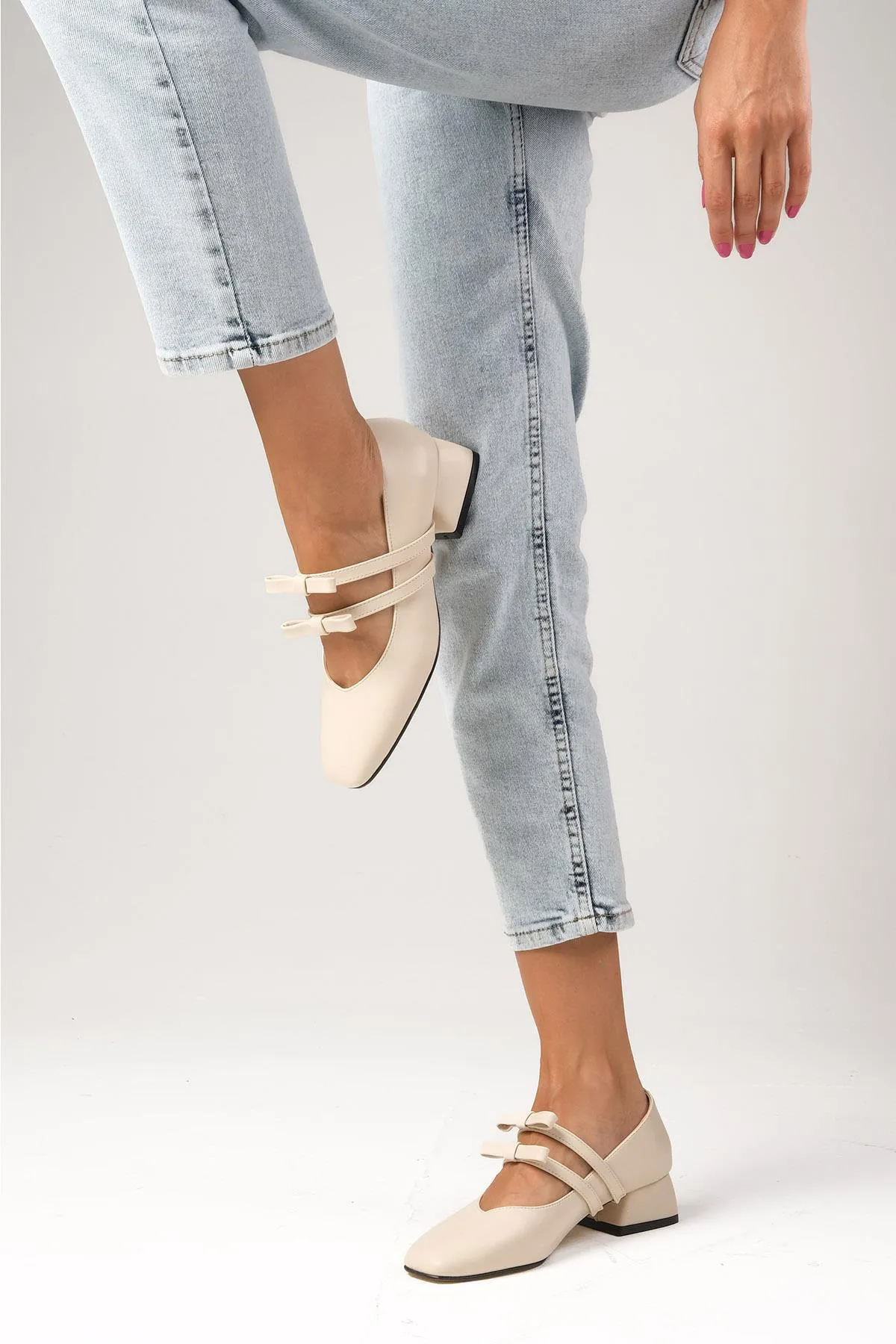 Mio Gusto  Britney Beige Blunt Toe Damenschuhe mit niedrigem Absatz