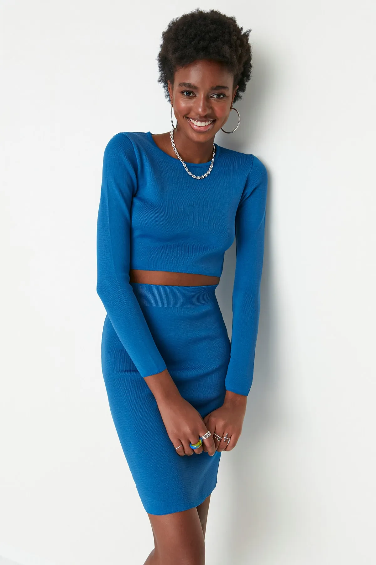 Trendyol Collection  Blaues Super-Crop-Rock-Set aus Strickoberteil und -unterteil TWOAW23AU00009