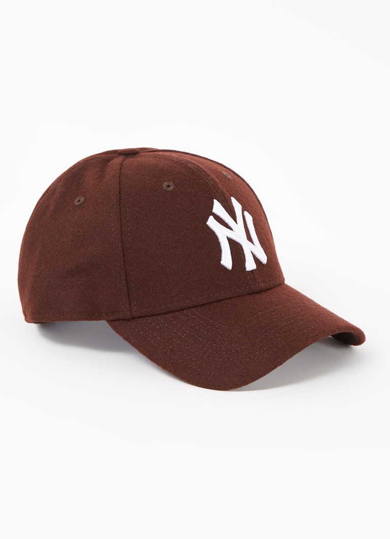 New Era -lippis, jossa New York Yankeesin kirjonta