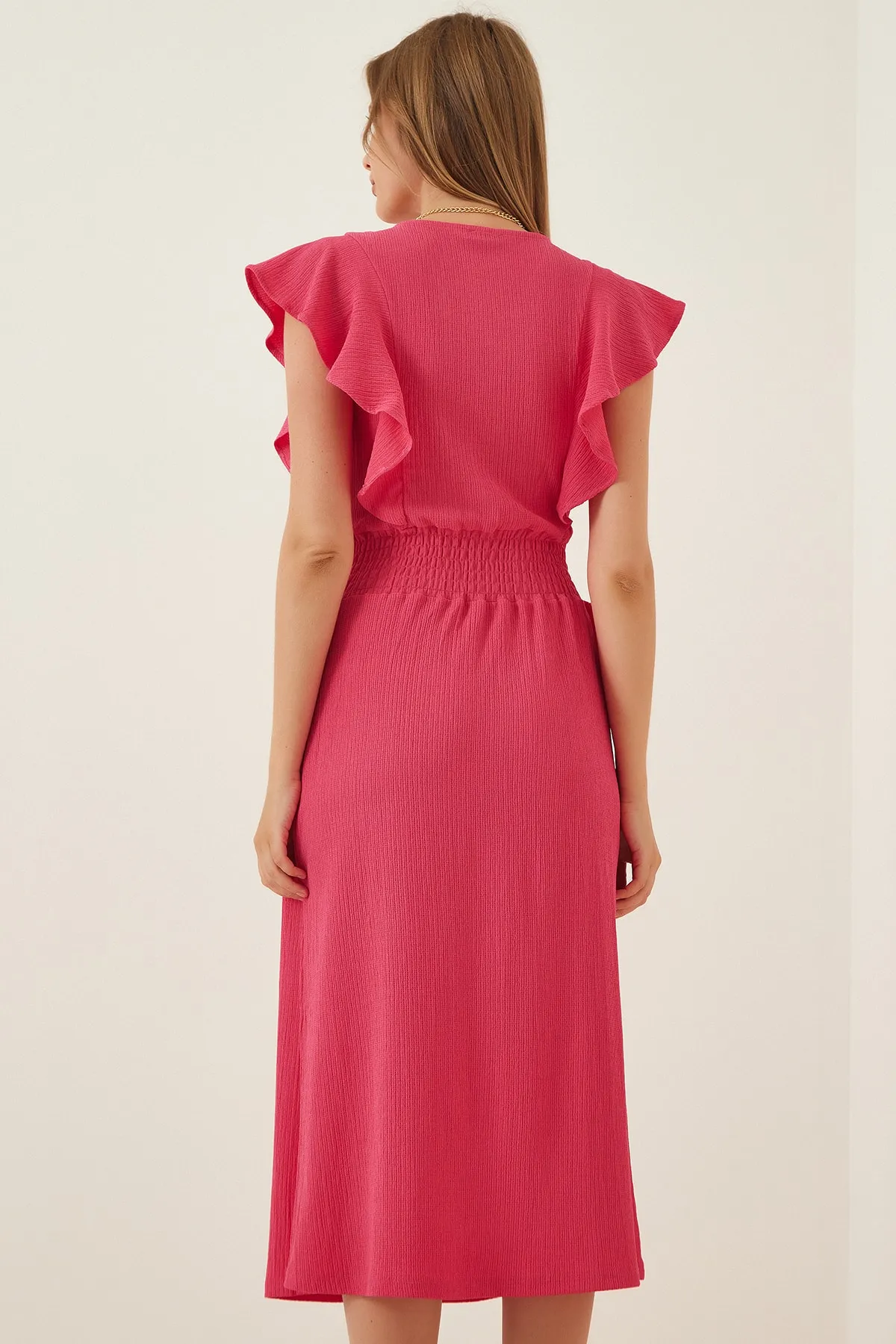 Happiness İstanbul  Strukturiertes Strickkleid mit Volant in Rosa für Damen CI00025