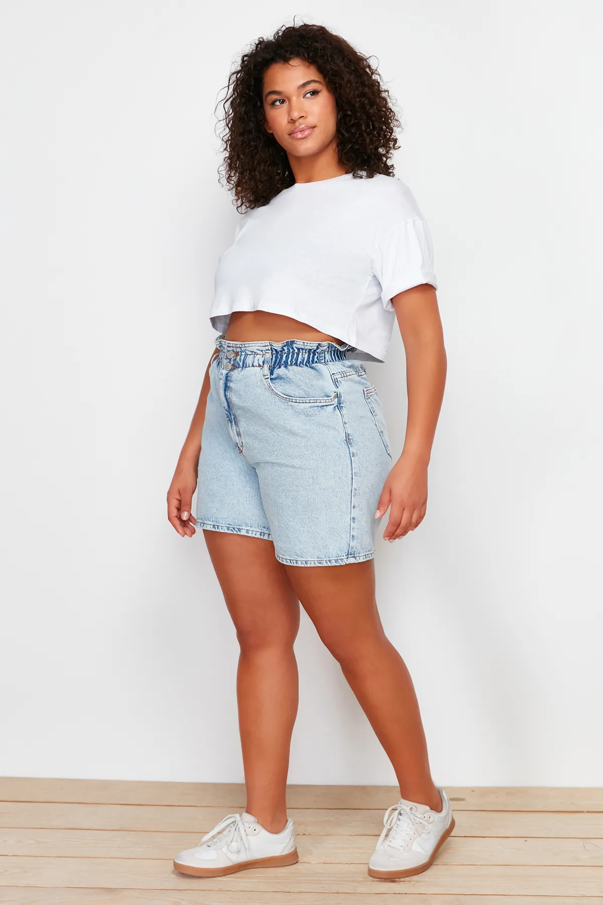 Trendyol Curve  Große Größen in Shorts & Bermudashorts - Blau - Hoher Bund