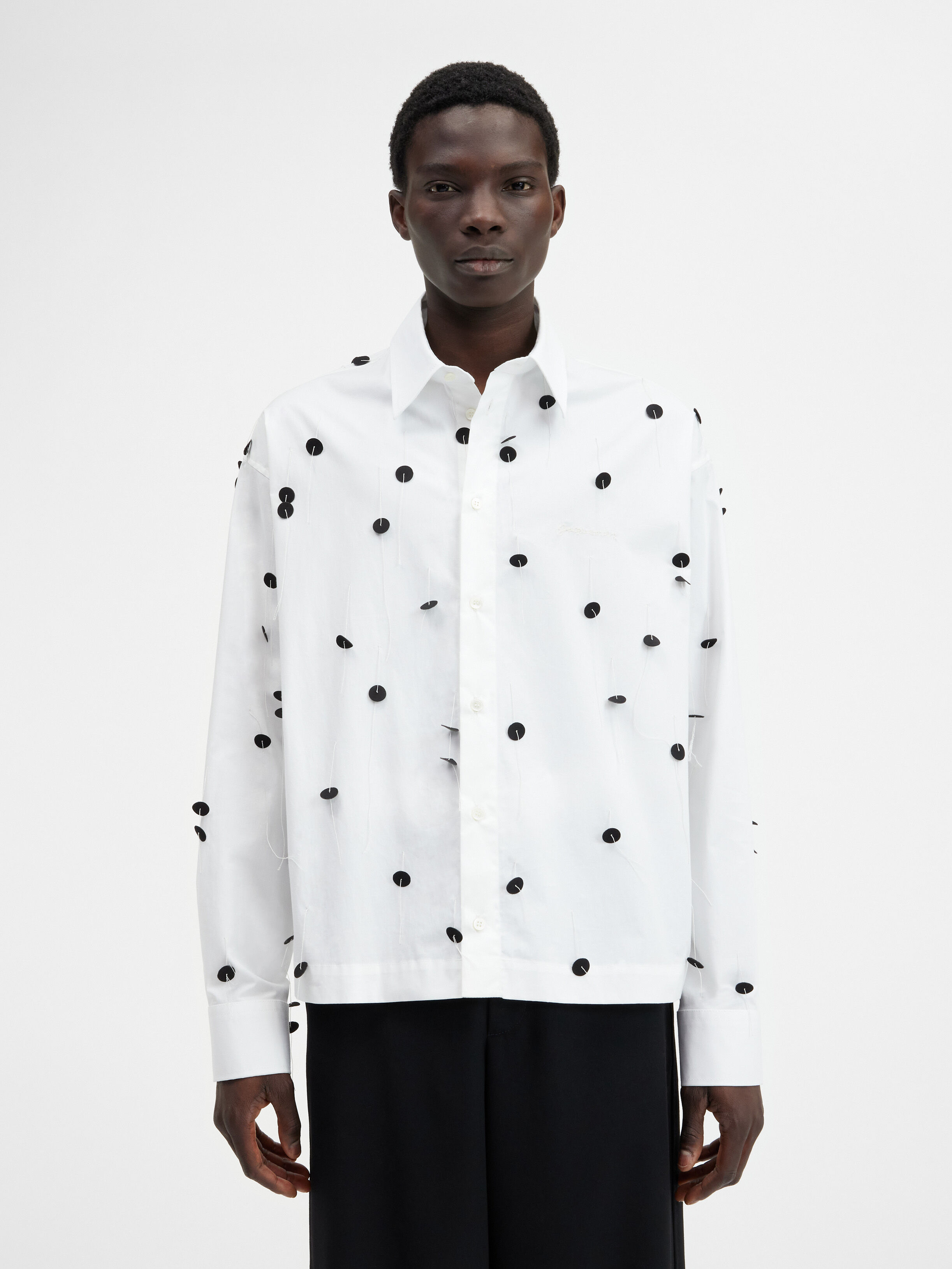 La chemise papier brodée