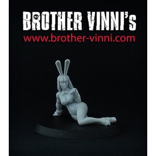 Bunny Lying (28 mm)