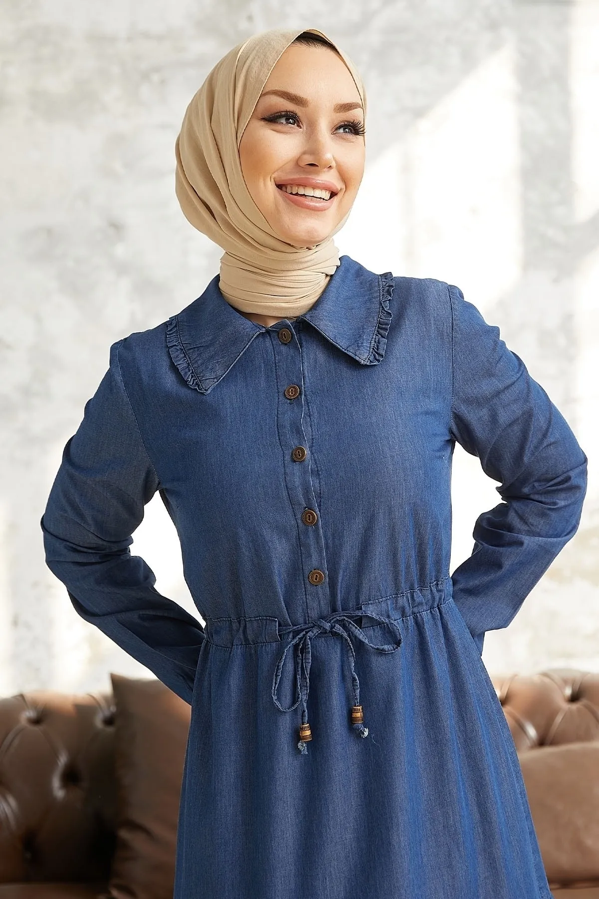 InStyle  Betty Jeanskleid mit Babykragen – Blau