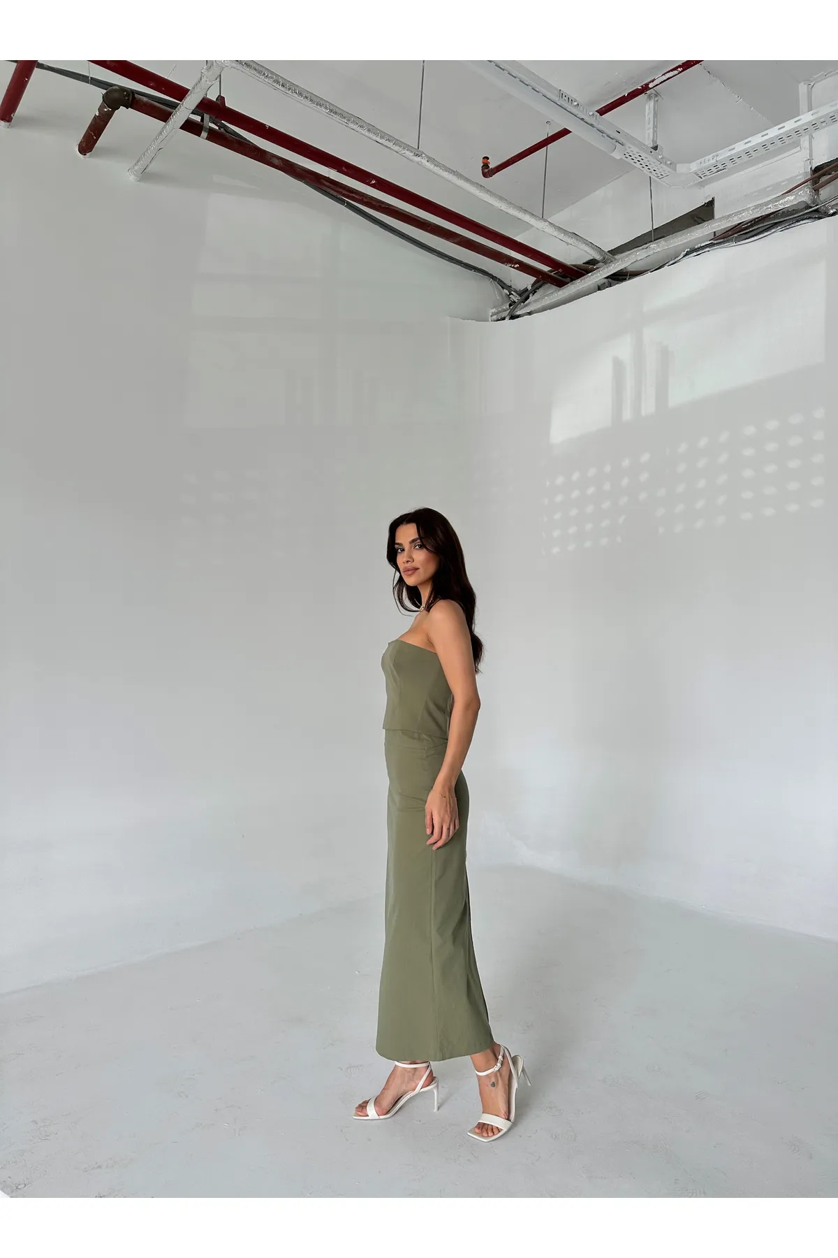 Laluvia  Khakifarbenes Midirock-Bustier-Set mit Reißverschlussdetail auf der Rückseite