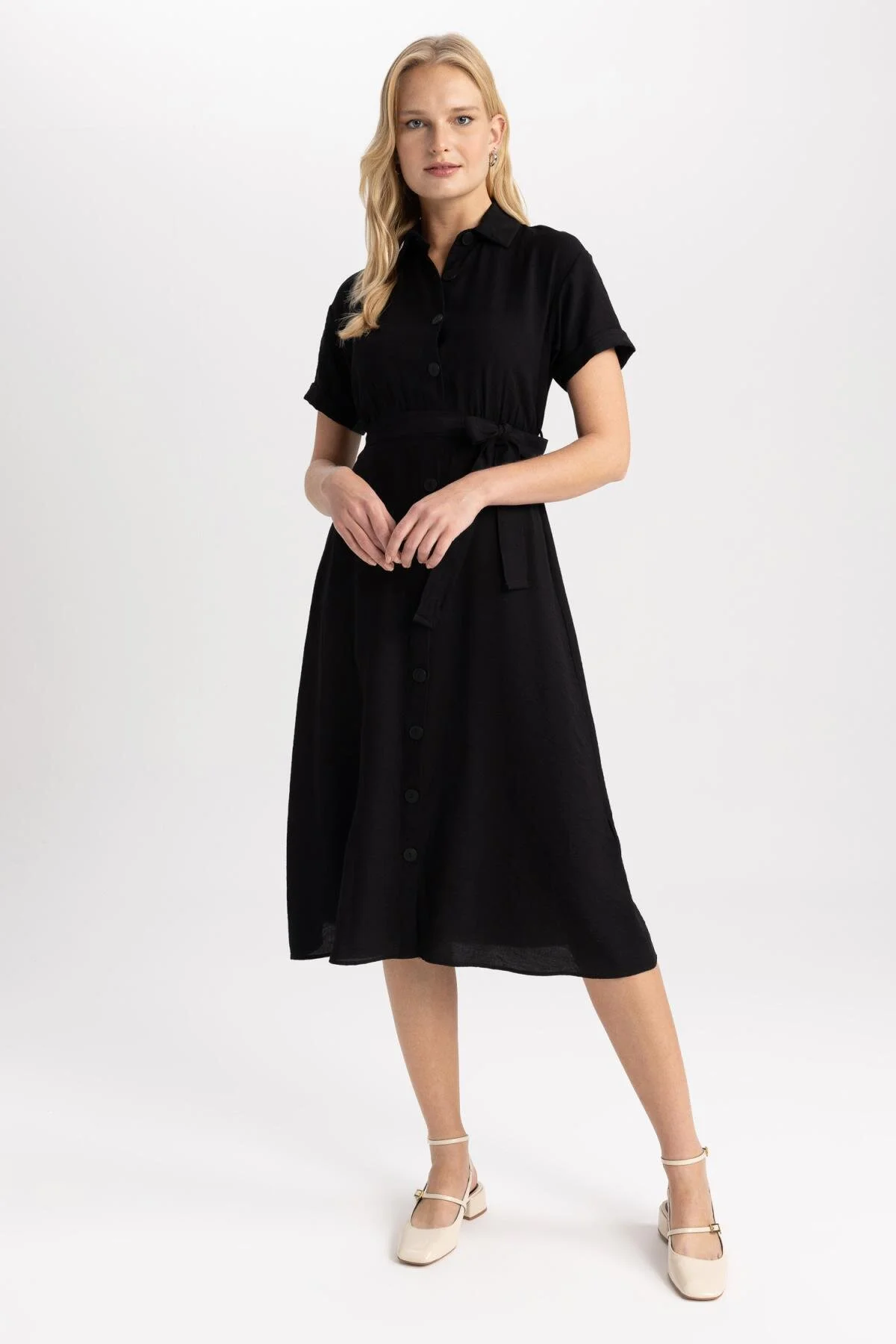DeFacto  Kurzärmliges Midikleid in Leinenoptik mit Hemdkragen U6943az23sm
