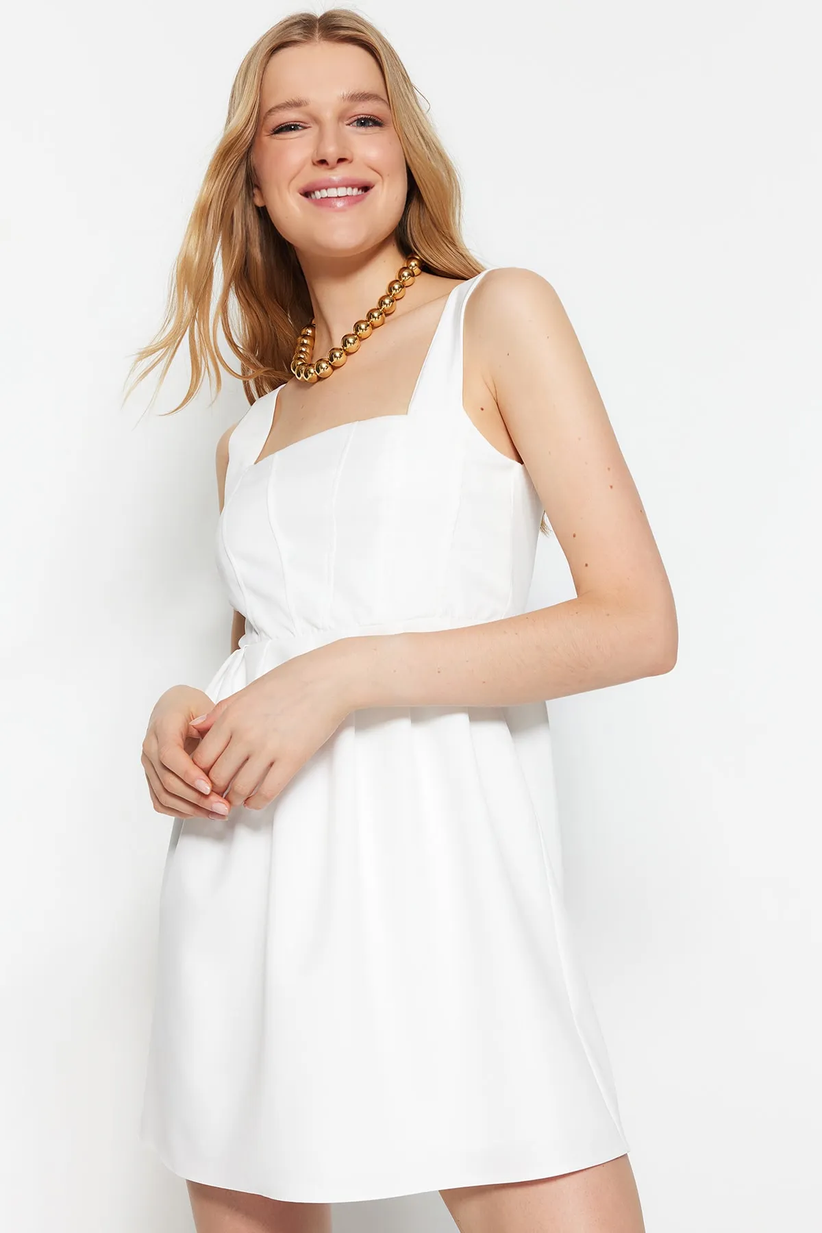 Trendyol Collection  Weißes, gewebtes Kleid mit Mini-Trägern und Volants TWOSS23EL00601