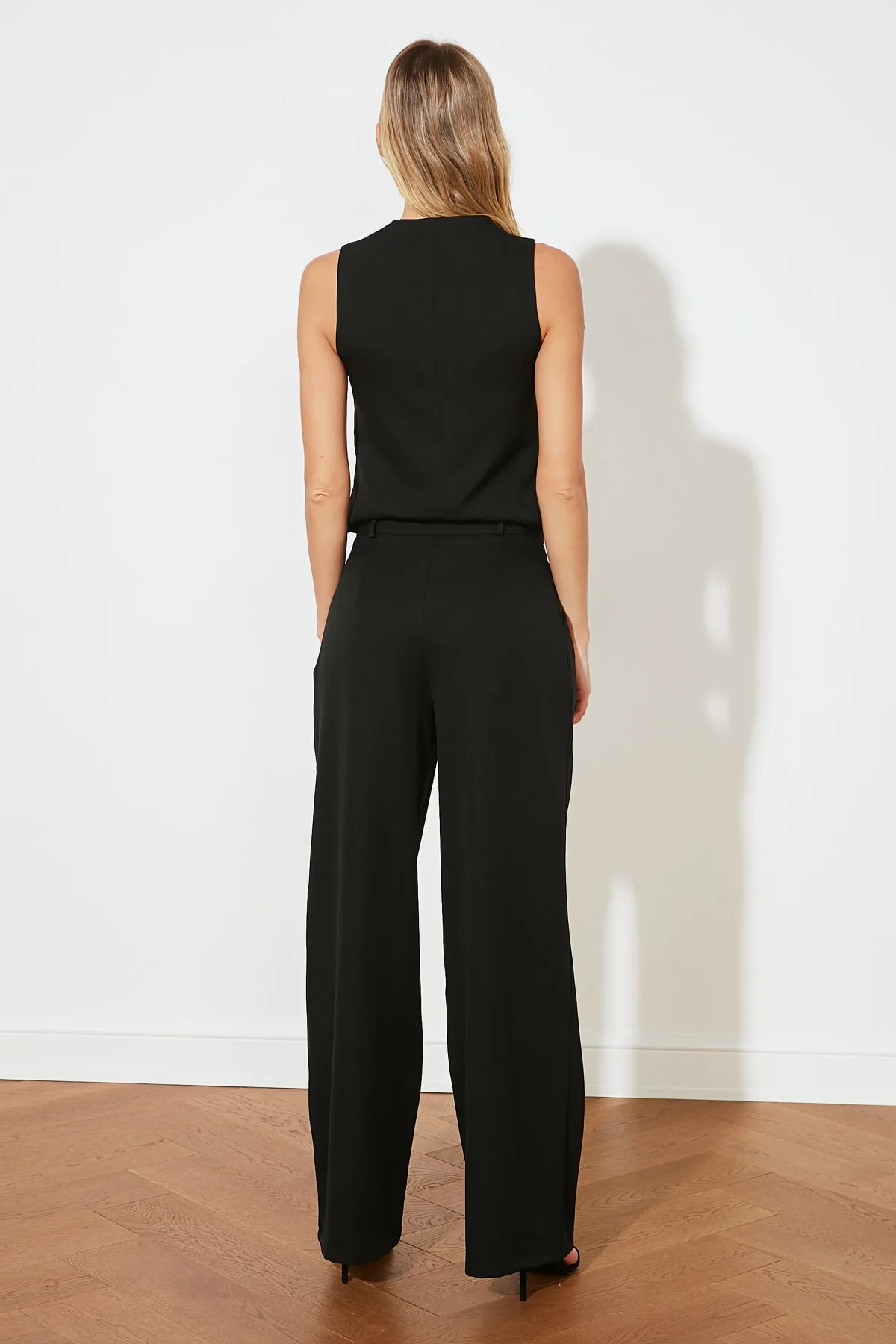 Trendyol Collection  Schwarze plissierte Webhose mit weitem Bein TWOSS21PL0189