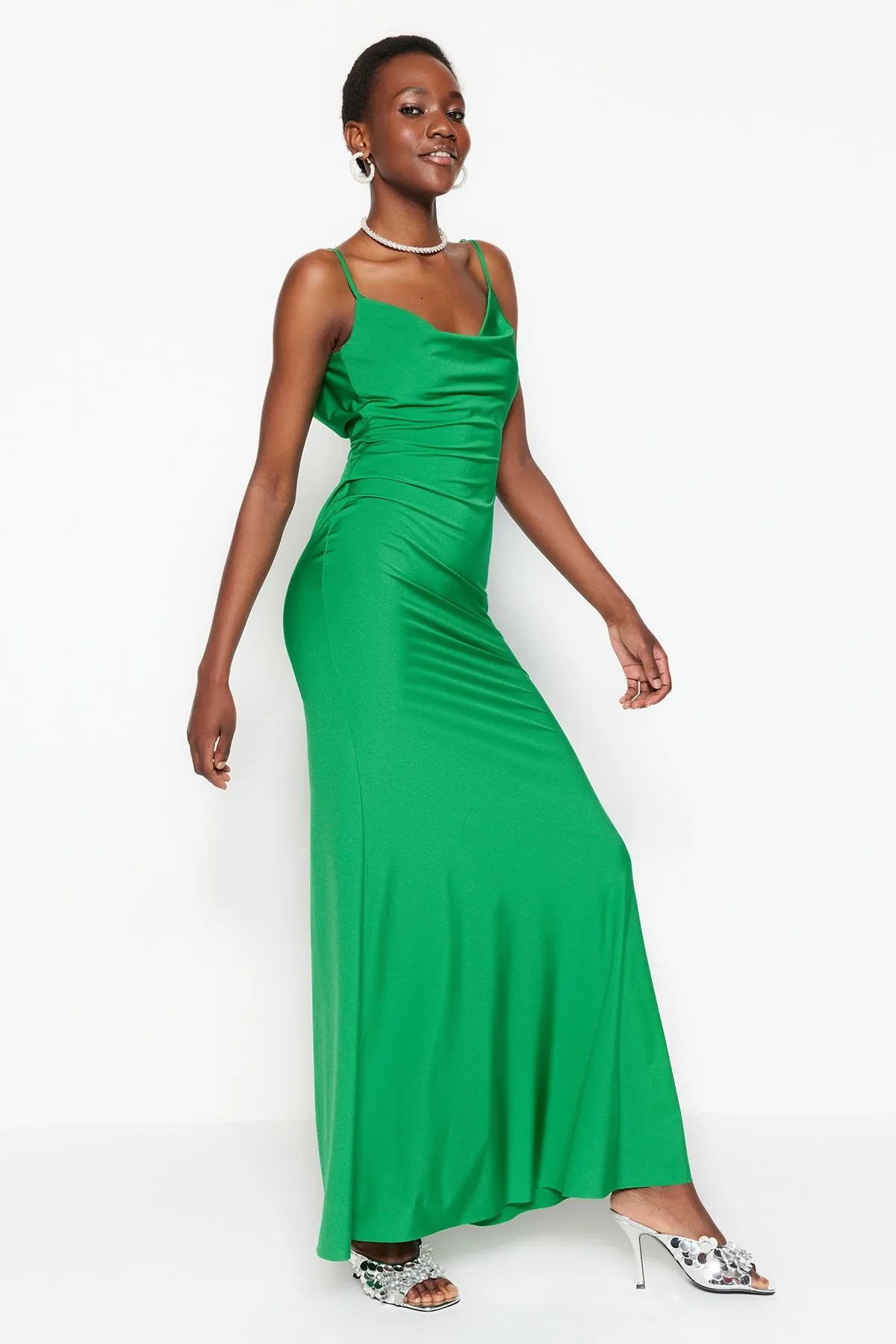 Trendyol Collection  Hellgrünes, figurbetontes, langes Abendkleid aus Strick TPRSS23AE00060