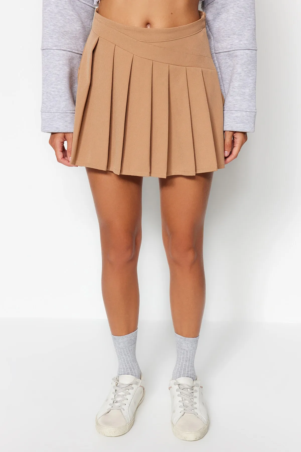 Trendyol Collection  Shorts - Braun - Hoher Bund
