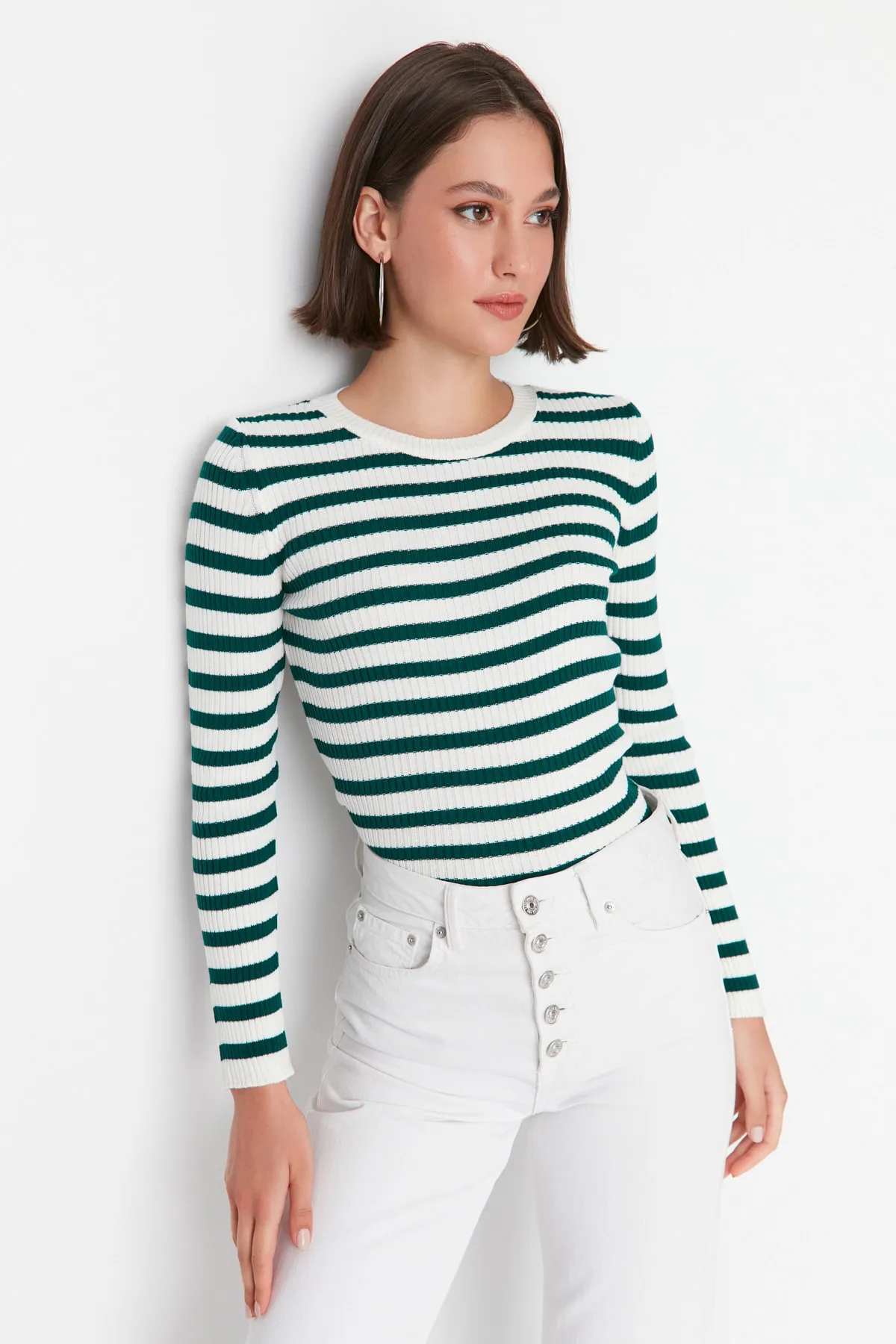 Trendyol Collection  Hellgrüner Basic-Strickpullover mit Streifen TWOAW21KZ0942