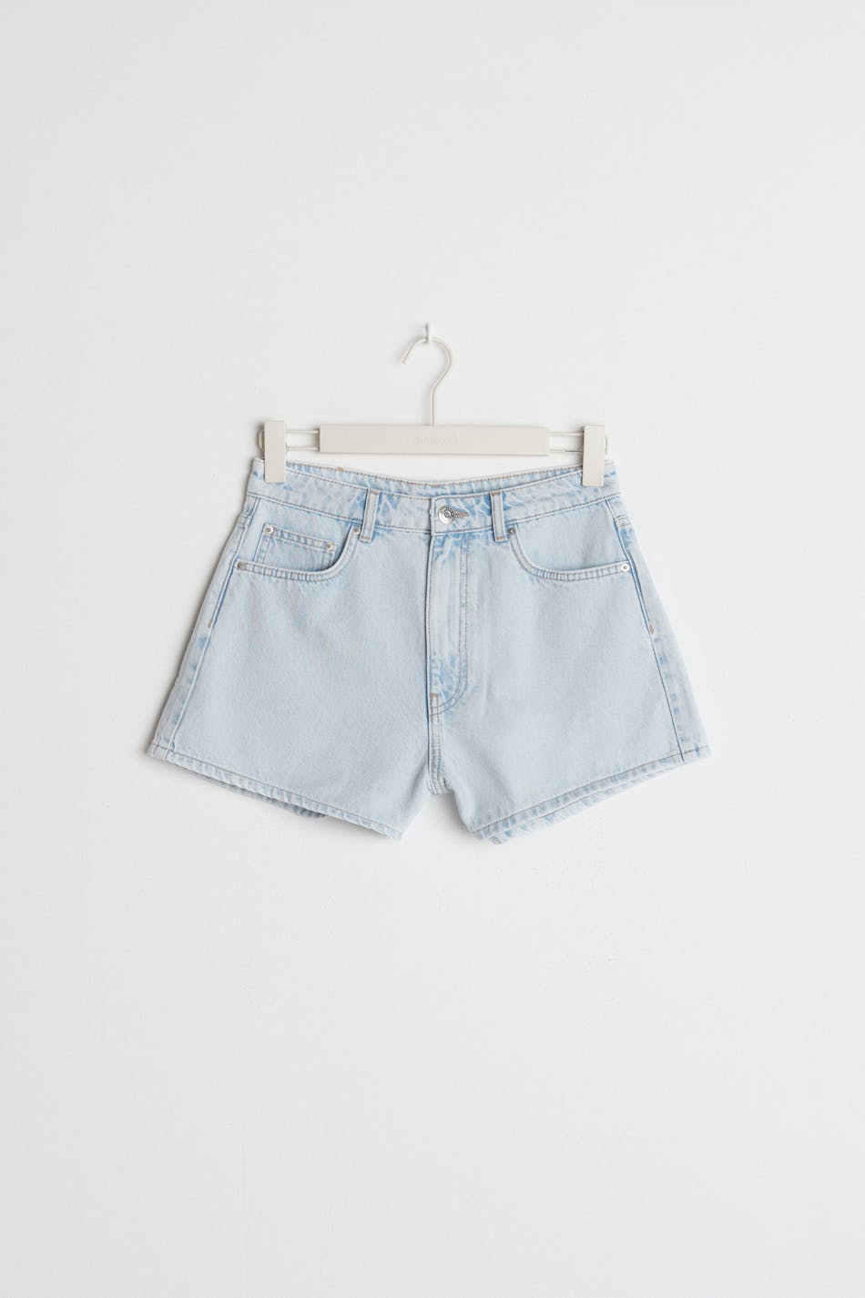 Loose denim shorts