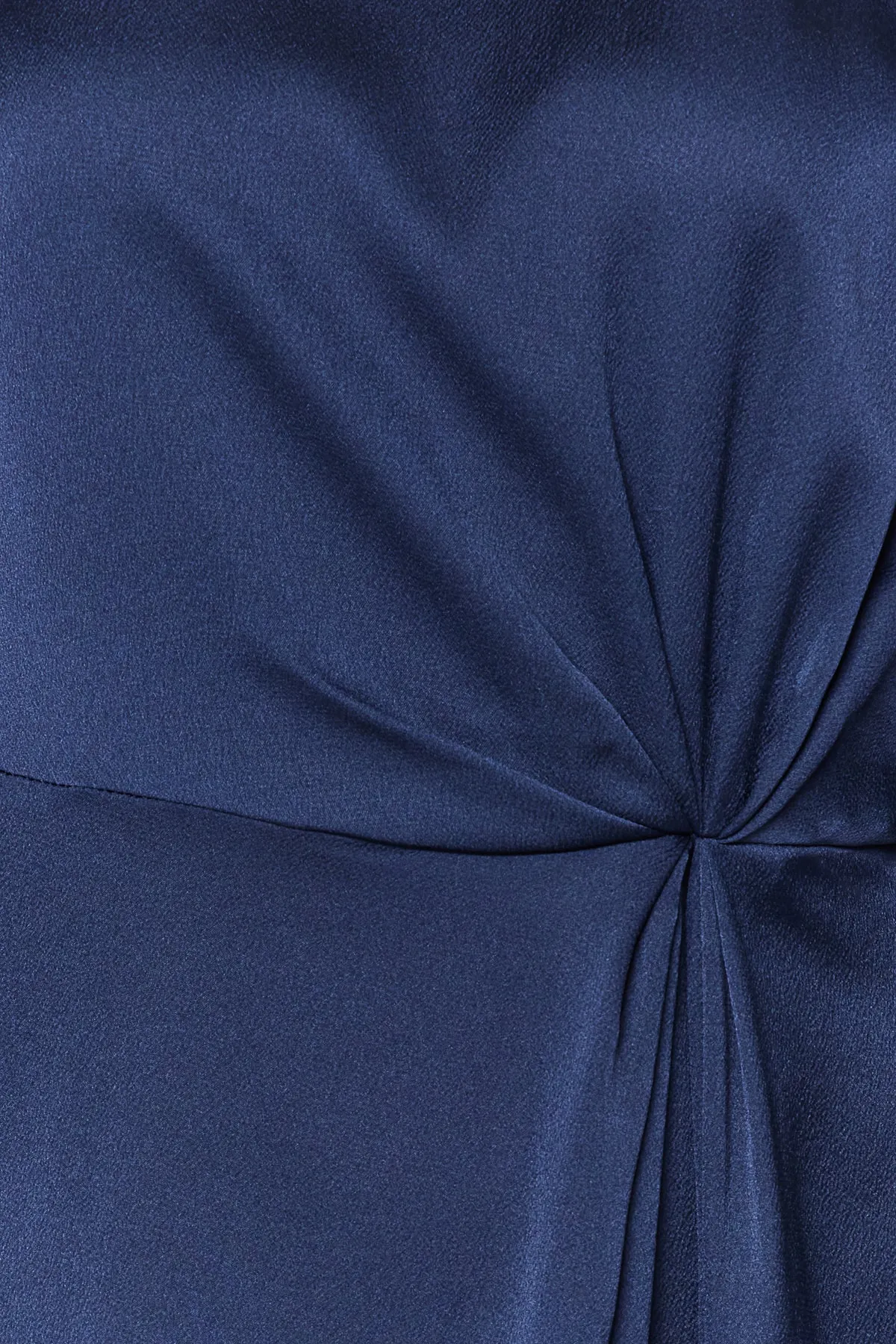 Trendyol Modest  Marineblaues Abendkleid aus Satin mit geraffter Taille TCTSS23DB00043