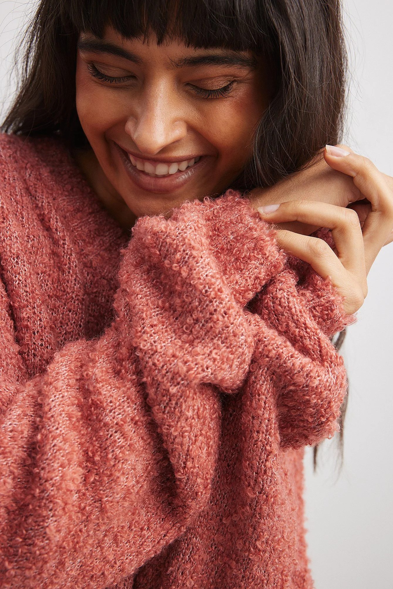 Strukturierter Oversize-Strickpulli mit Rundhalsausschnitt