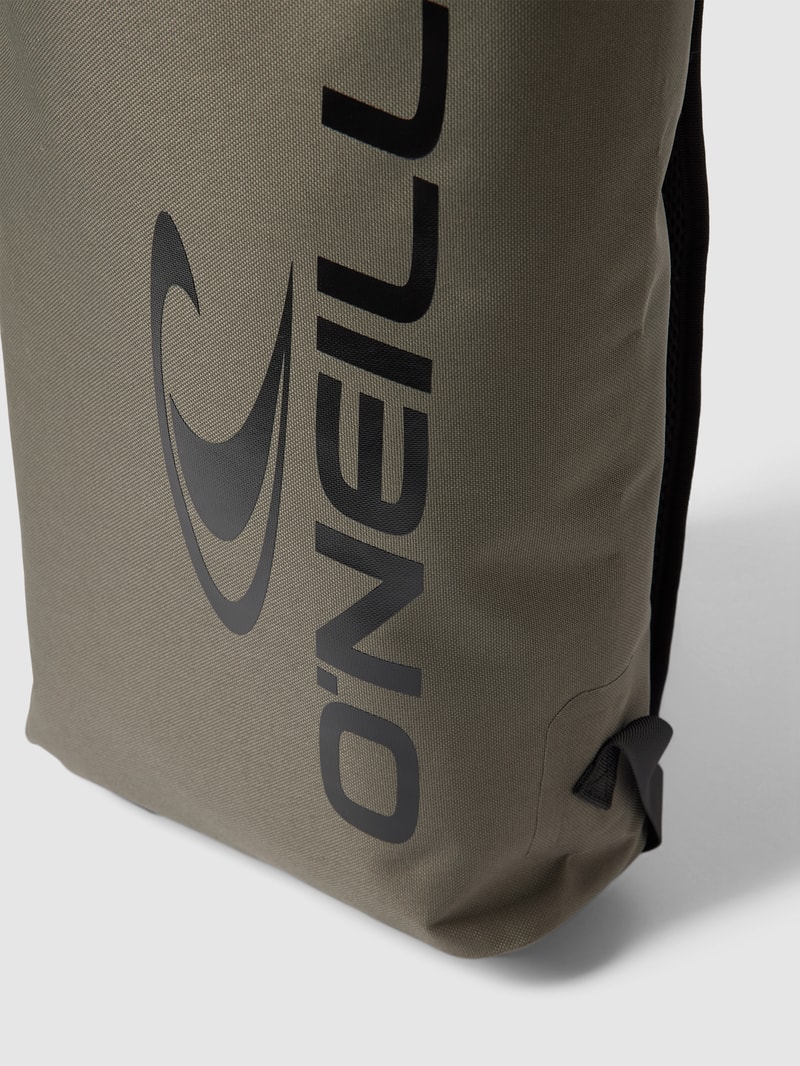 Rucksack mit Label-Patch in olivgrün