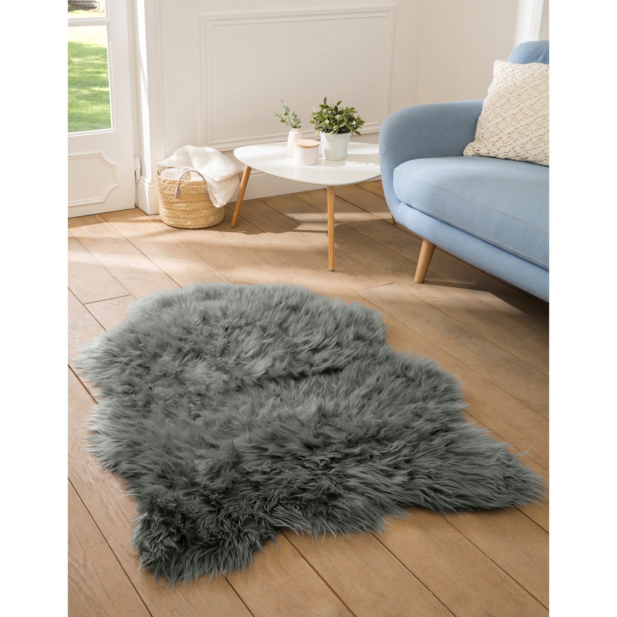 Tapis poils forme peau de bête