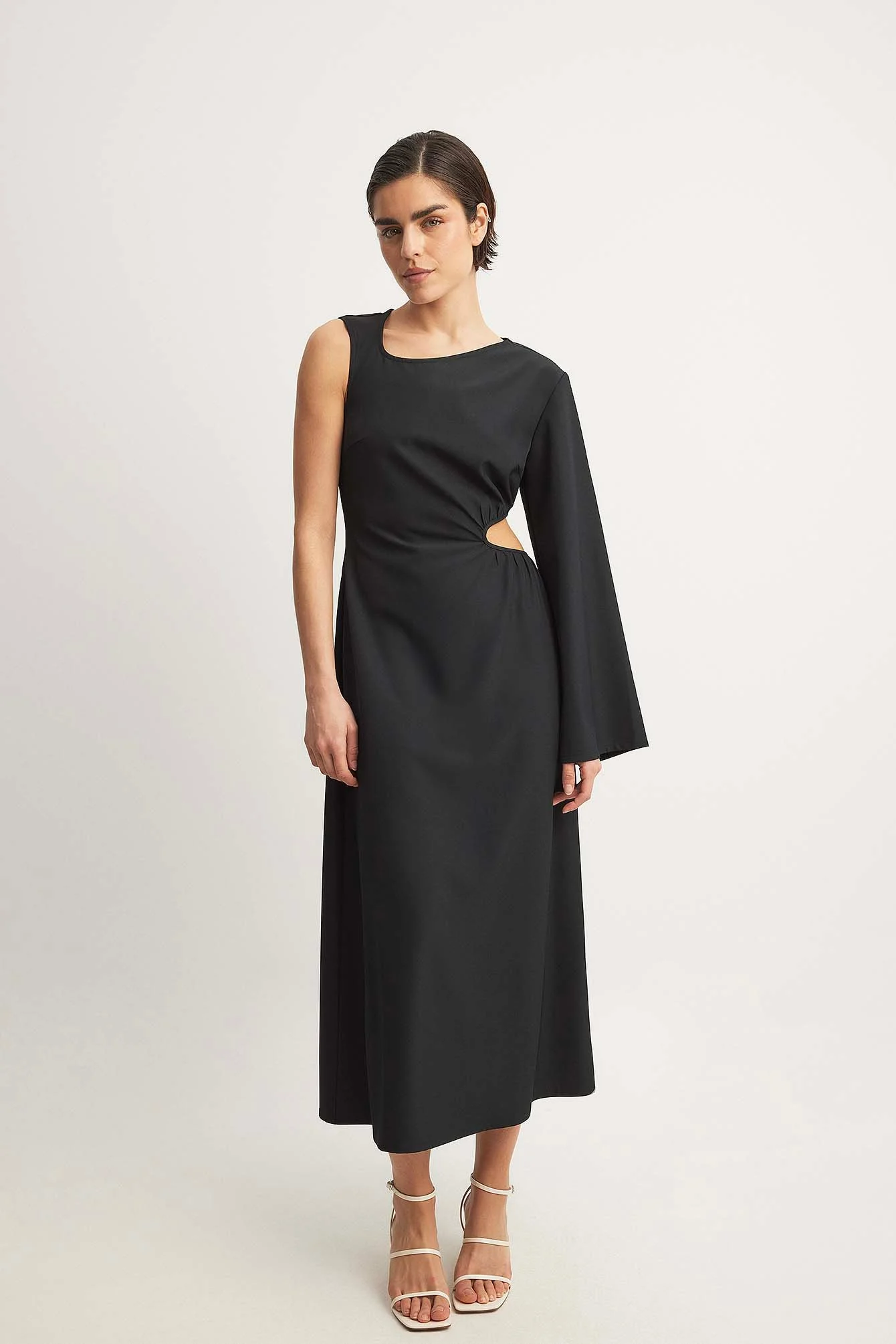 Einärmeliges Midikleid mit Cut-Out