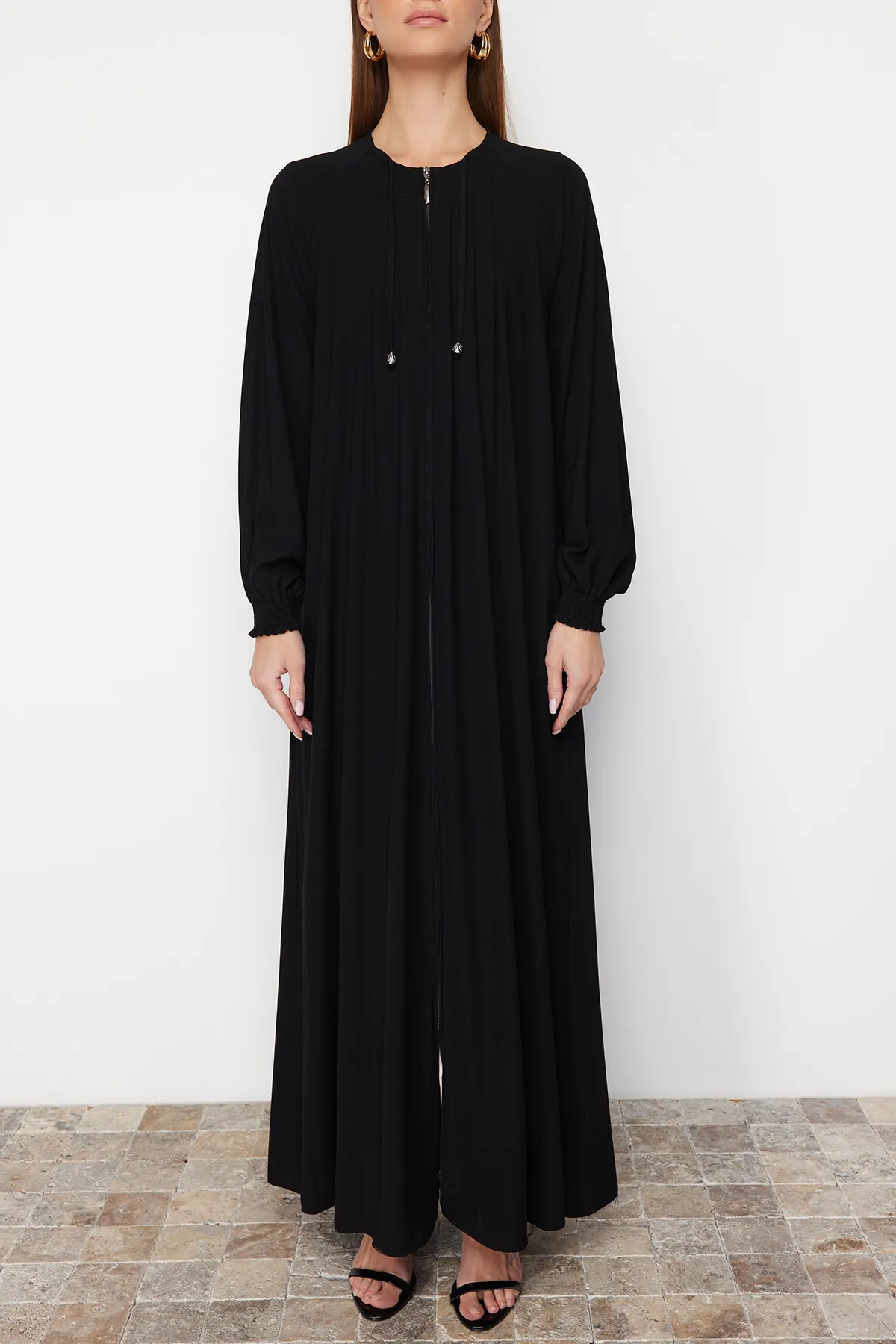 Trendyol Modest  Schwarzes Mevlana-Modell, gewebte dünne Kreppmütze & Ferace & Abaya TCTSS24KF00023
